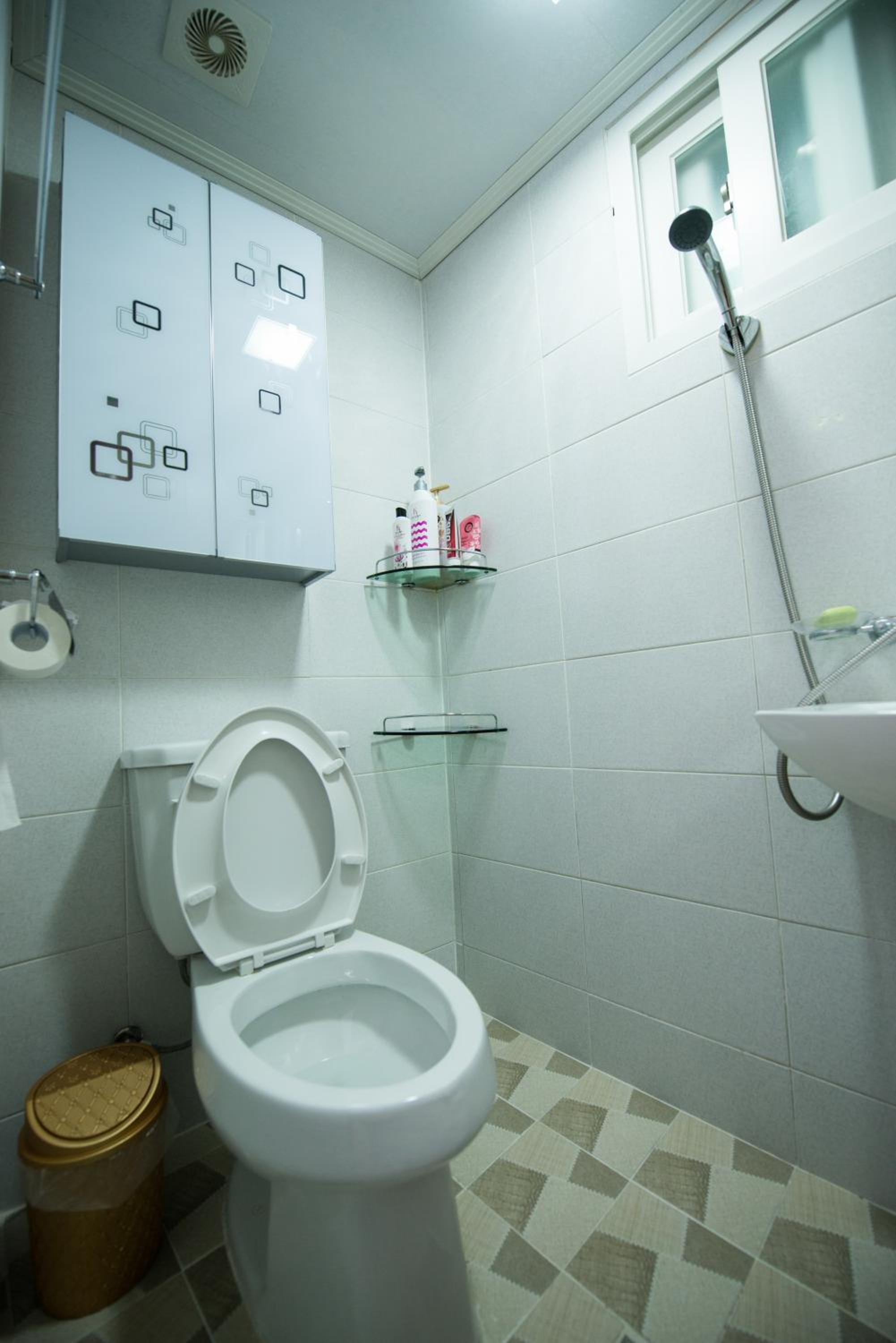 Double Room with Private Bathroom - Photo 5