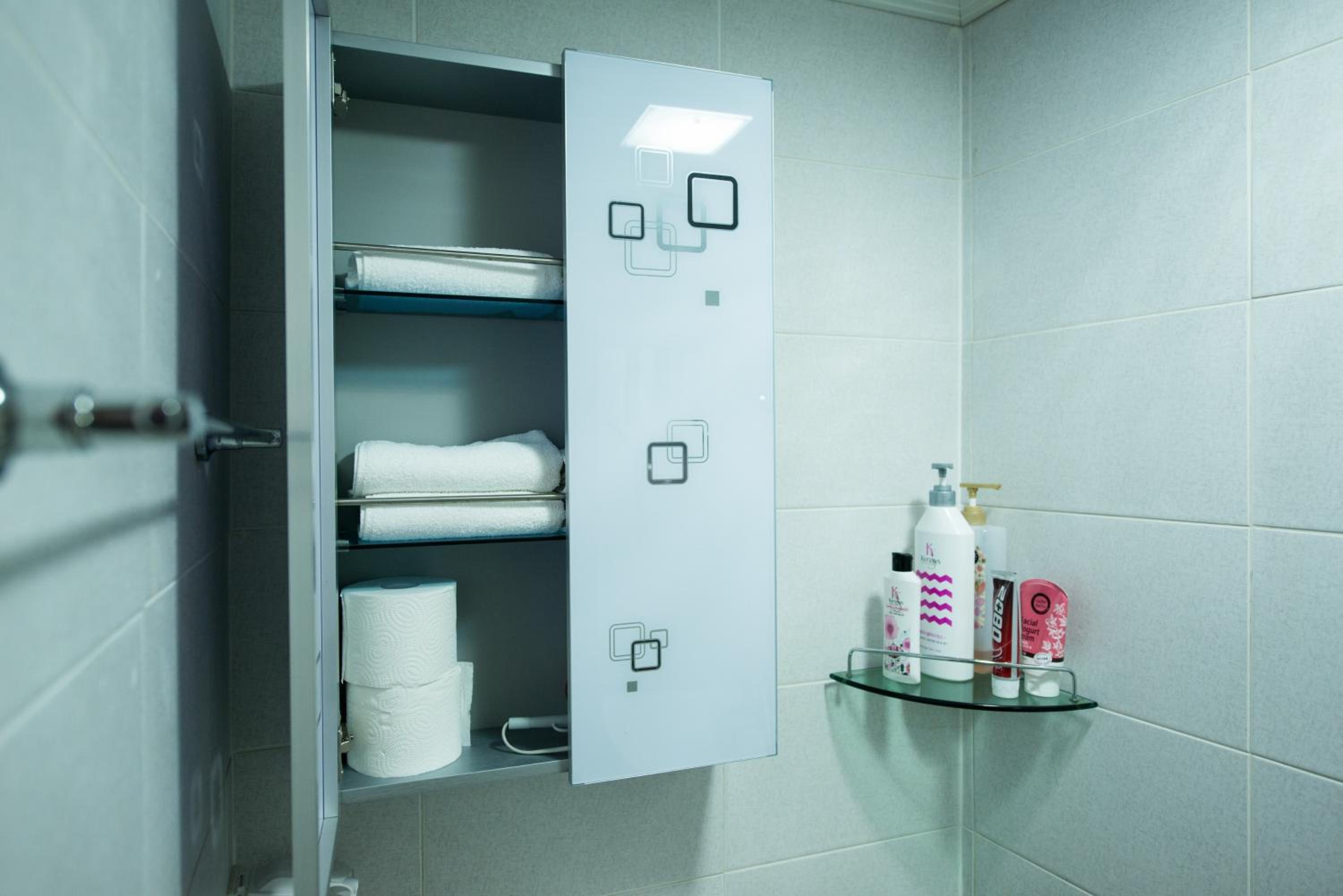 Double Room with Private Bathroom - Photo 6