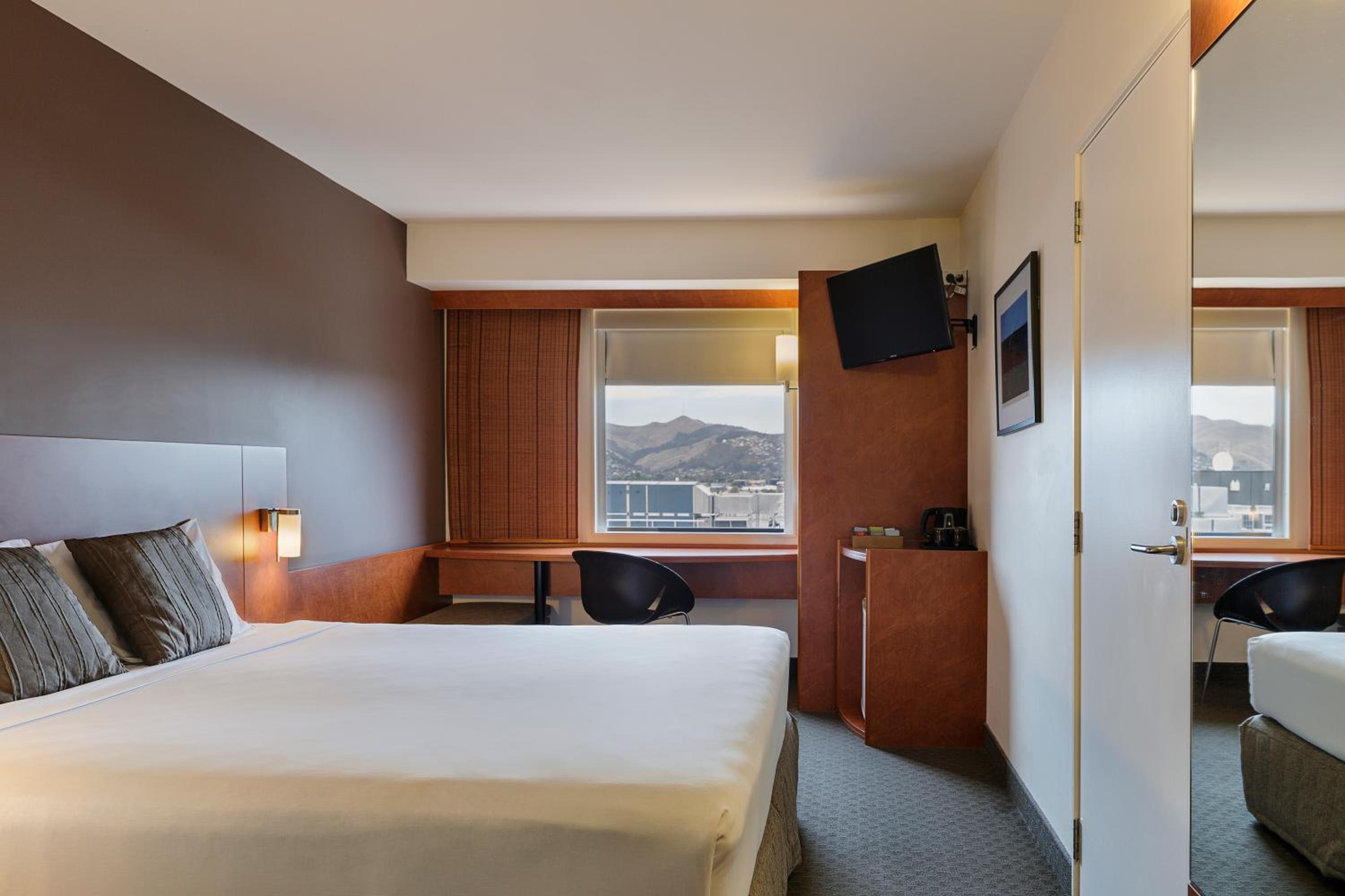 Standard King Room - Photo 3