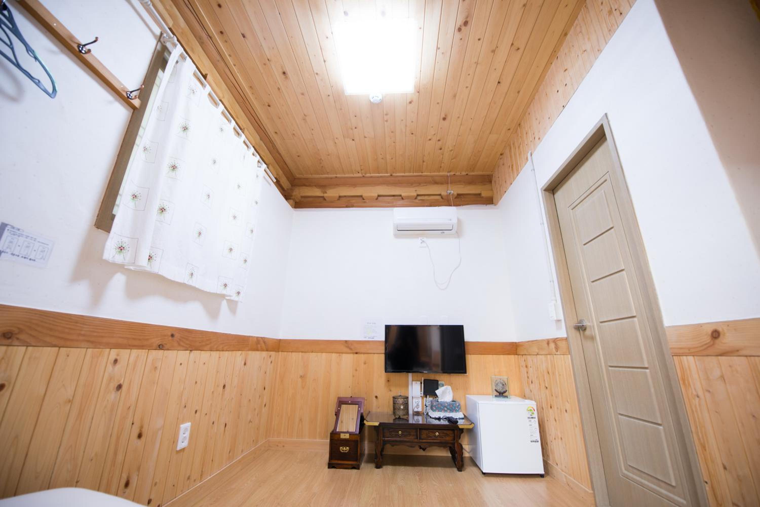 Double Room with Garden View - Photo 10