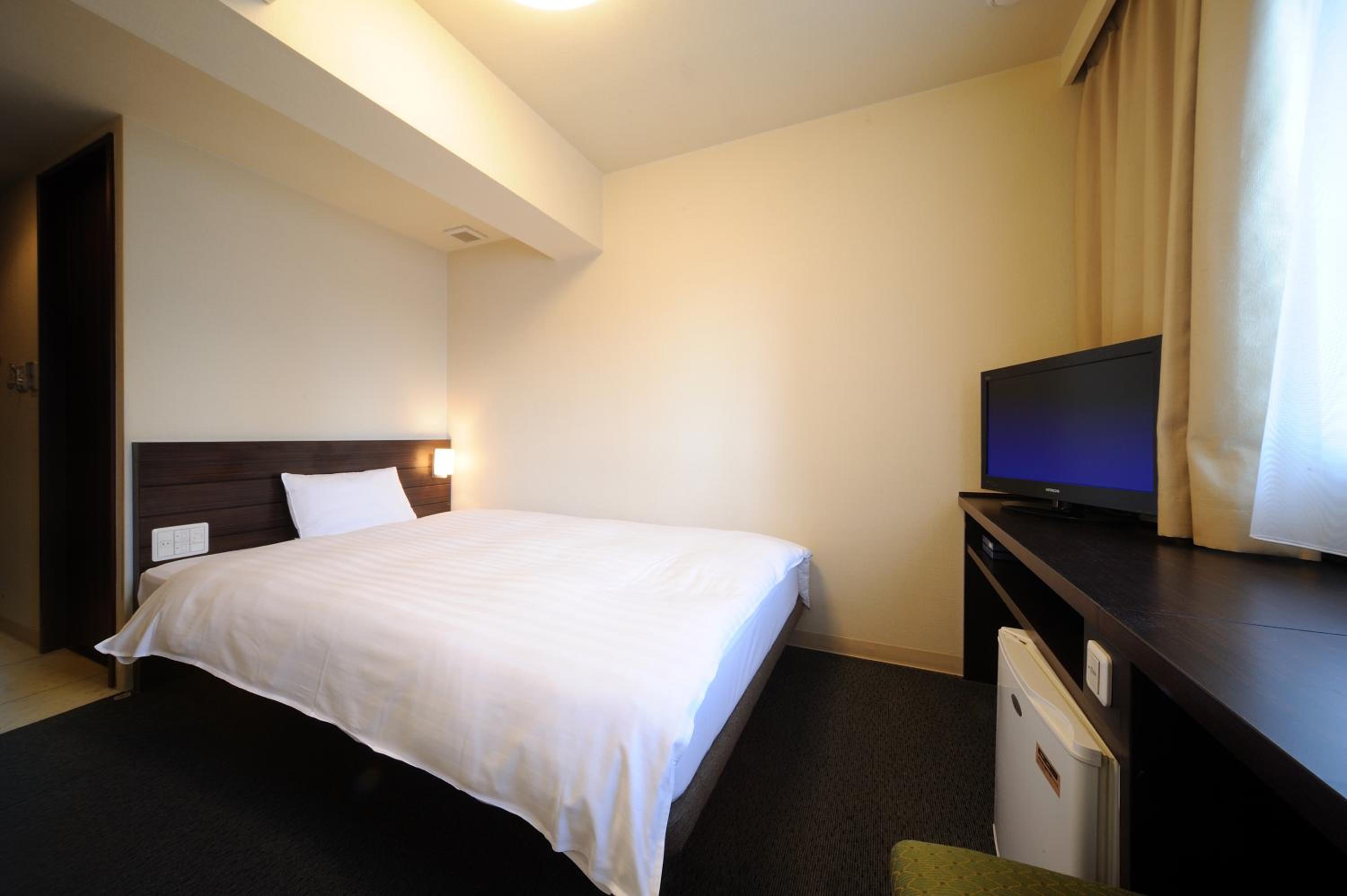 Early Check-In at 13:00 - Economy Single Room with Shared Bathroom - Non-Smoking