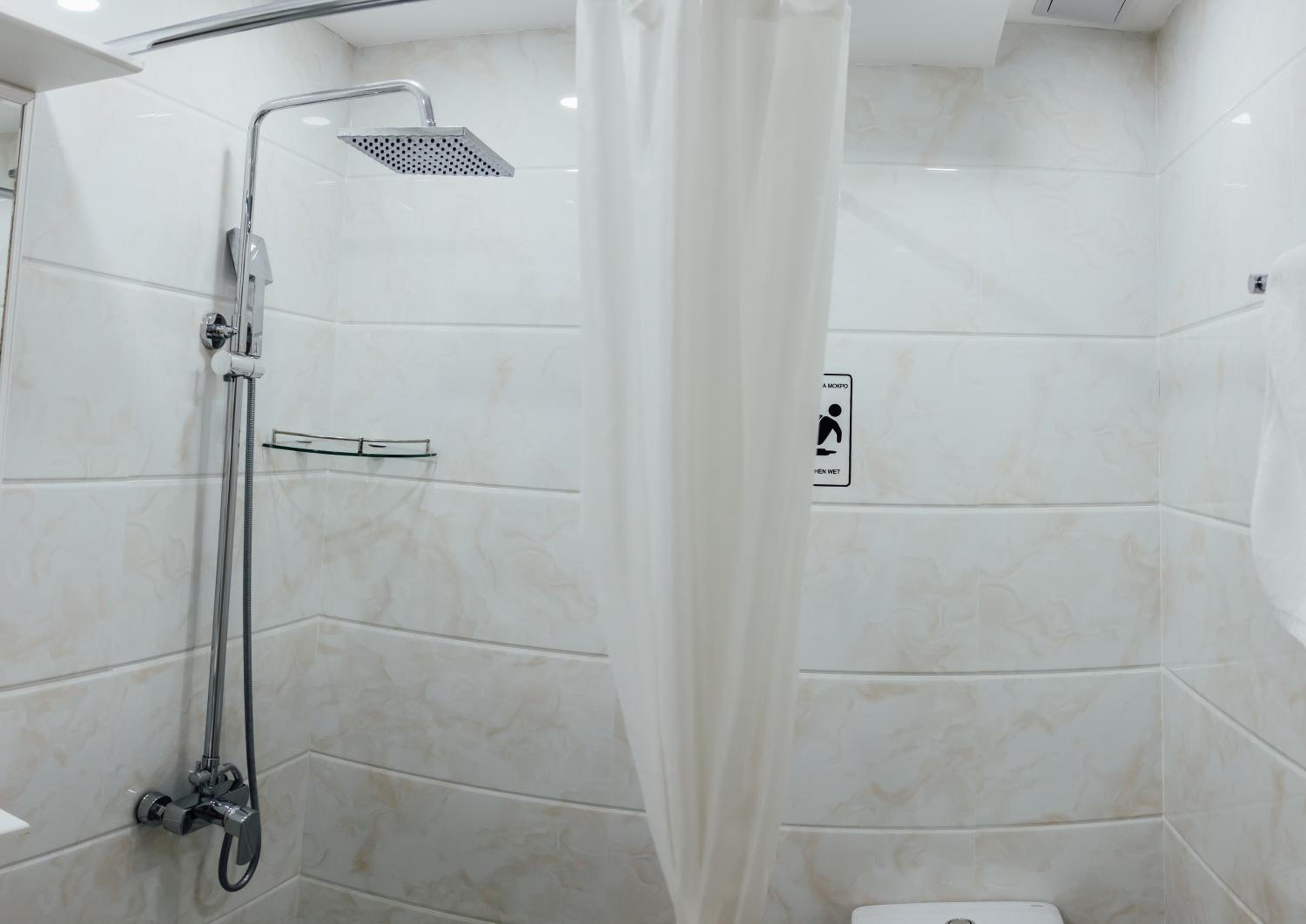 Standard Double or Twin Room - Photo 19