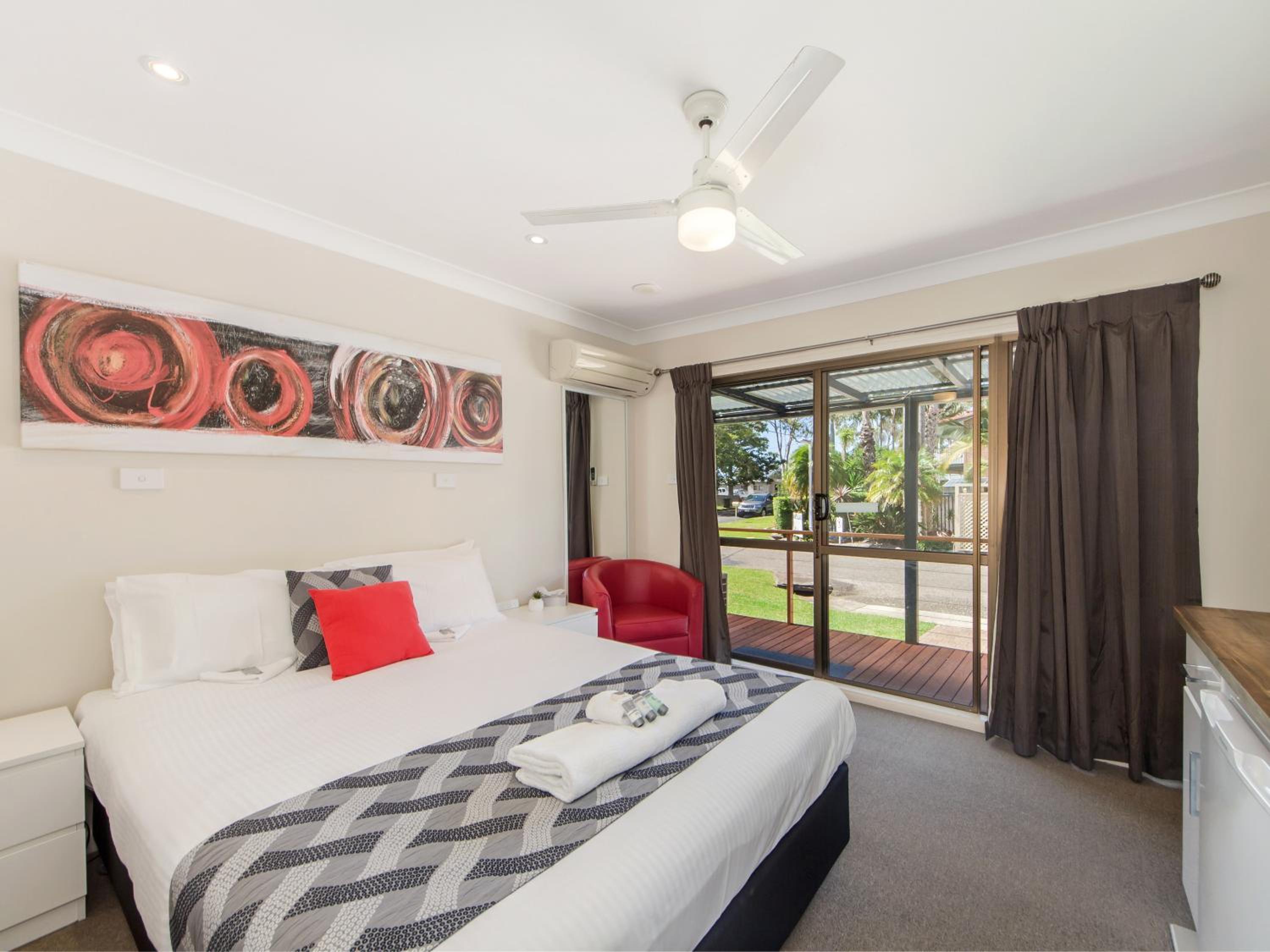 Queen Room photo 1