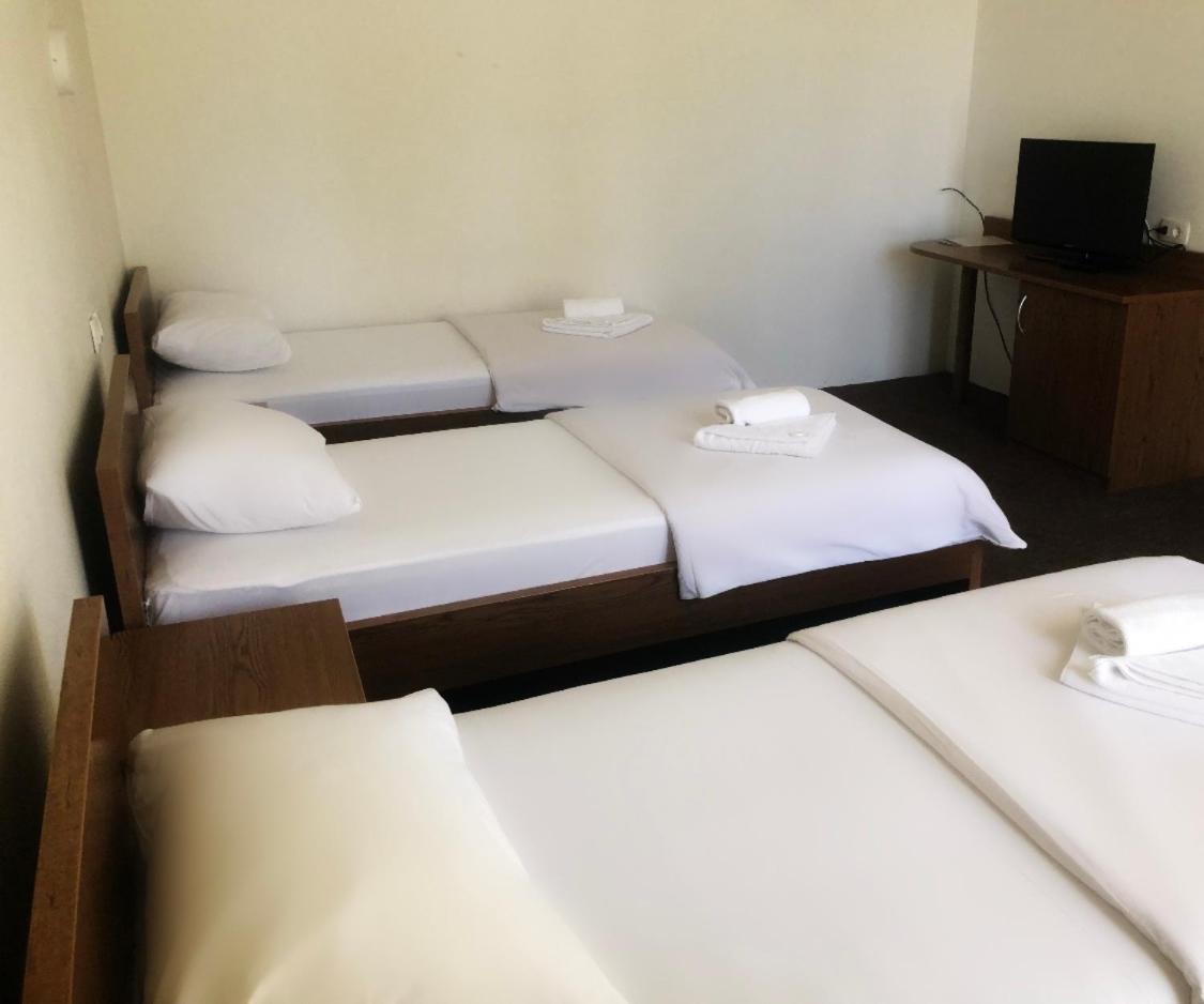 Economy Triple Room photo 1