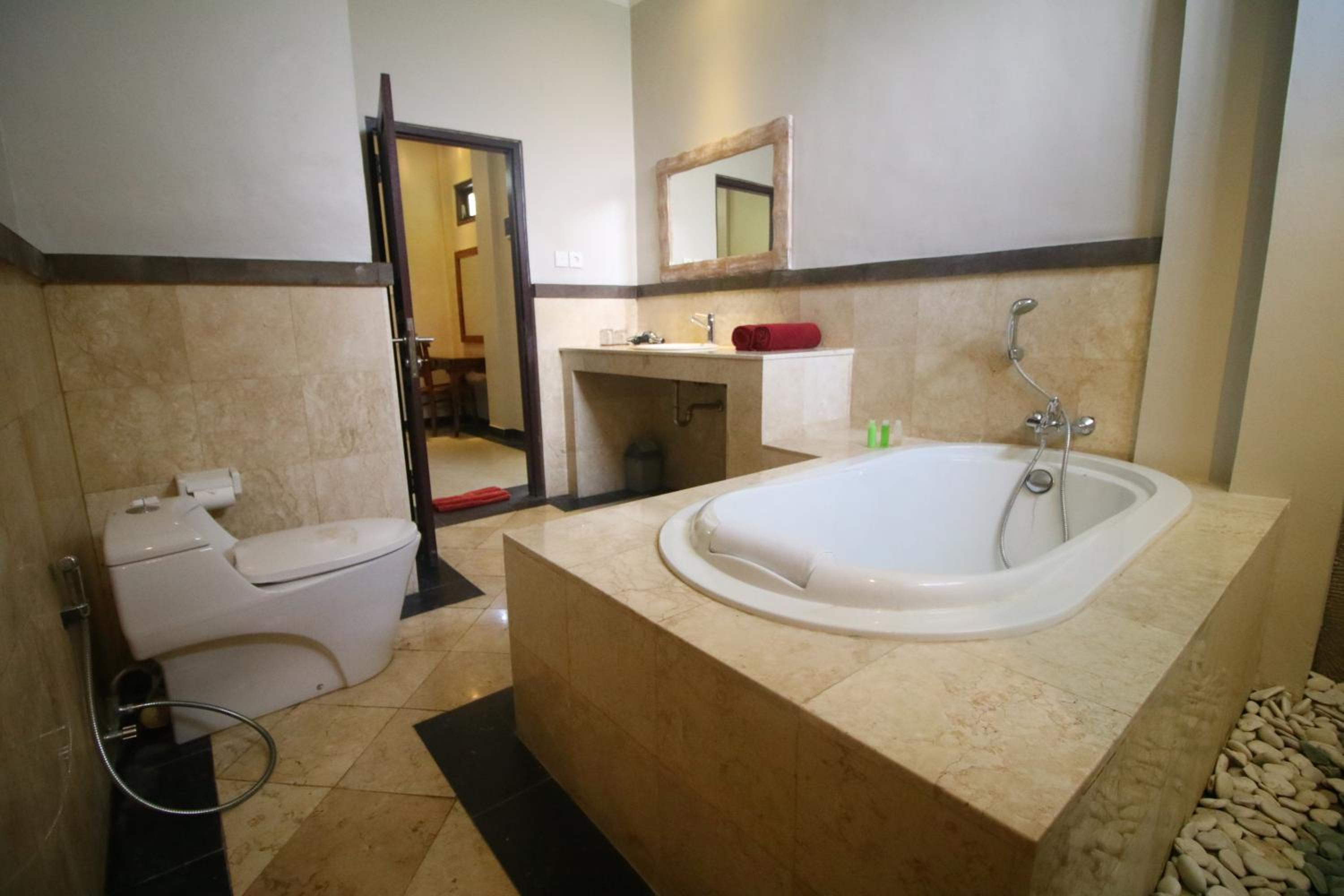 Suite with Jungle View photo 2
