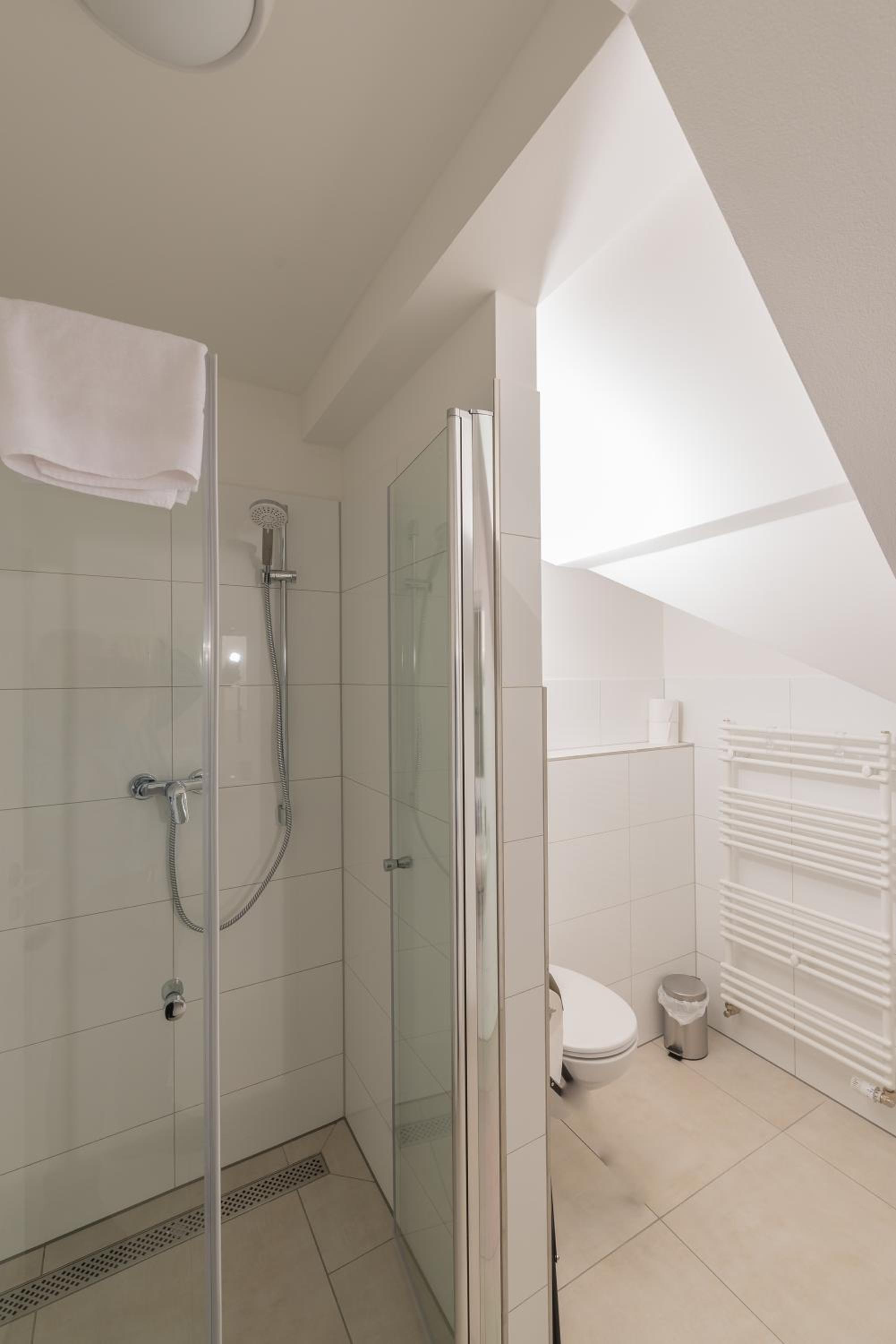 Economy Double Room with Shared Bathroom photo 2