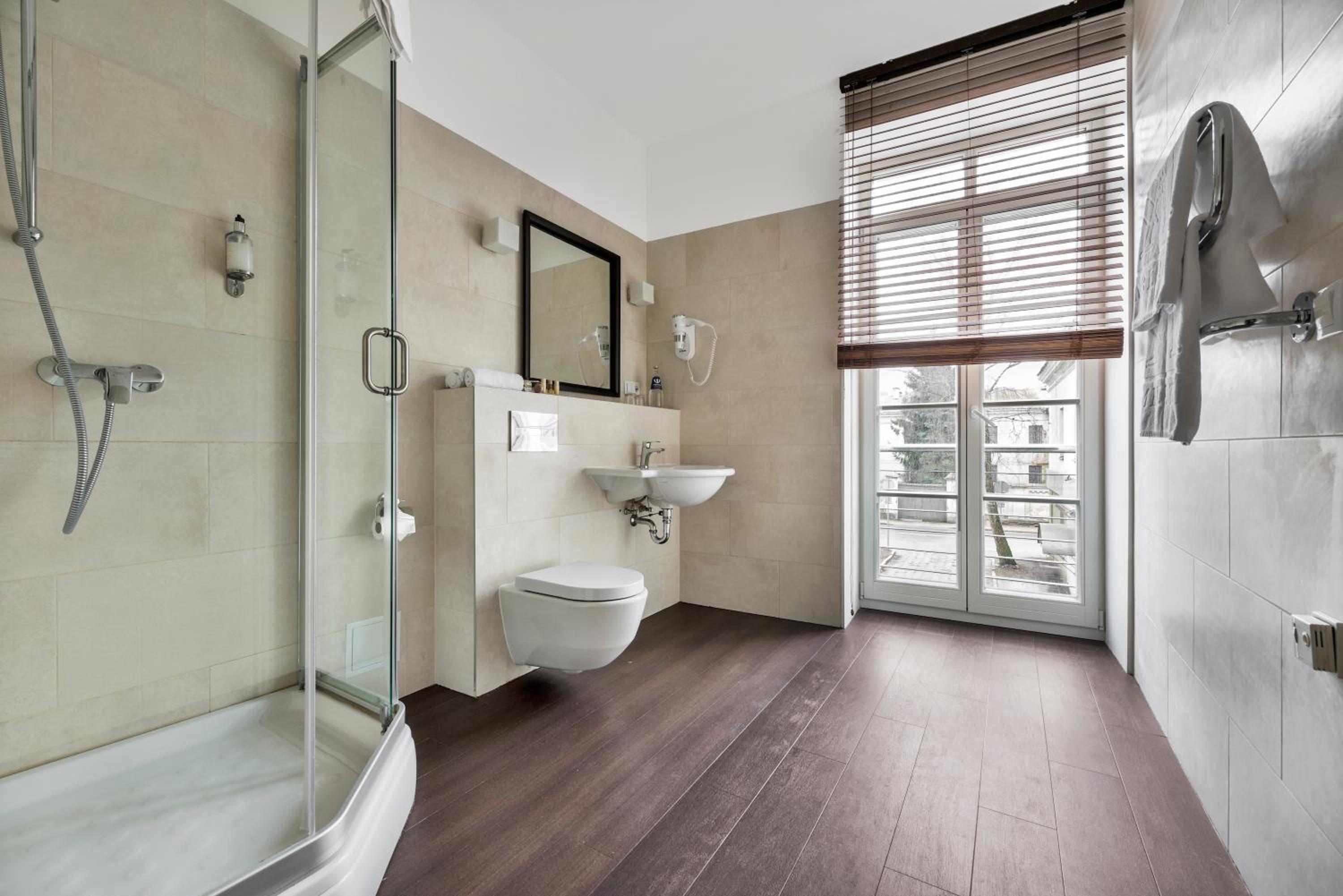 Standard Double Room - Photo 9