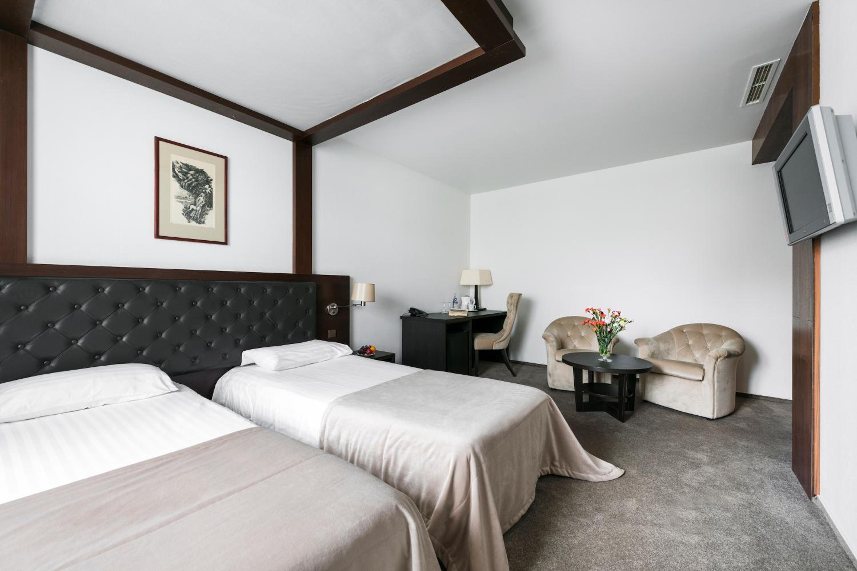Standard Twin Room - Photo 6