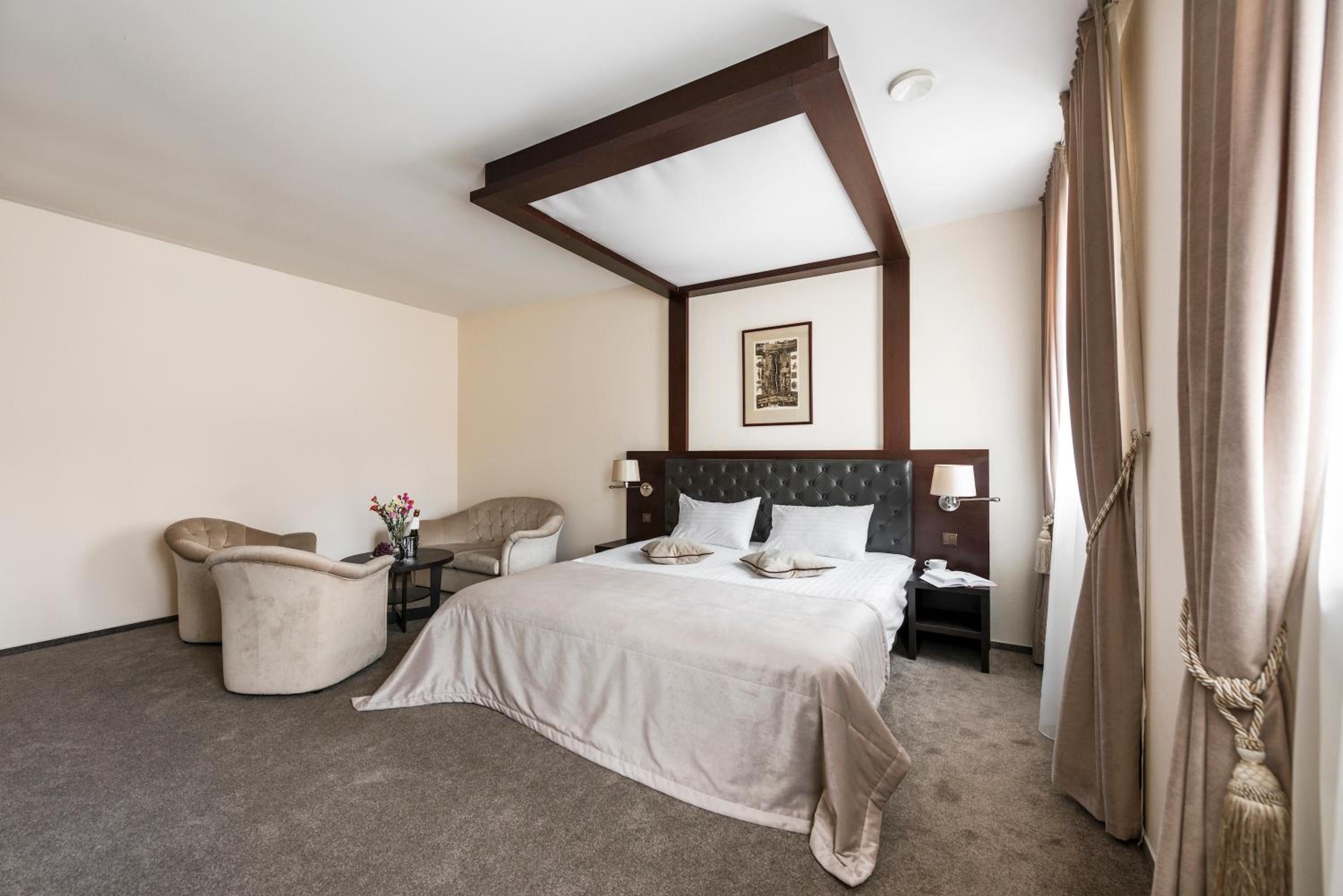 Suite - Photo 7