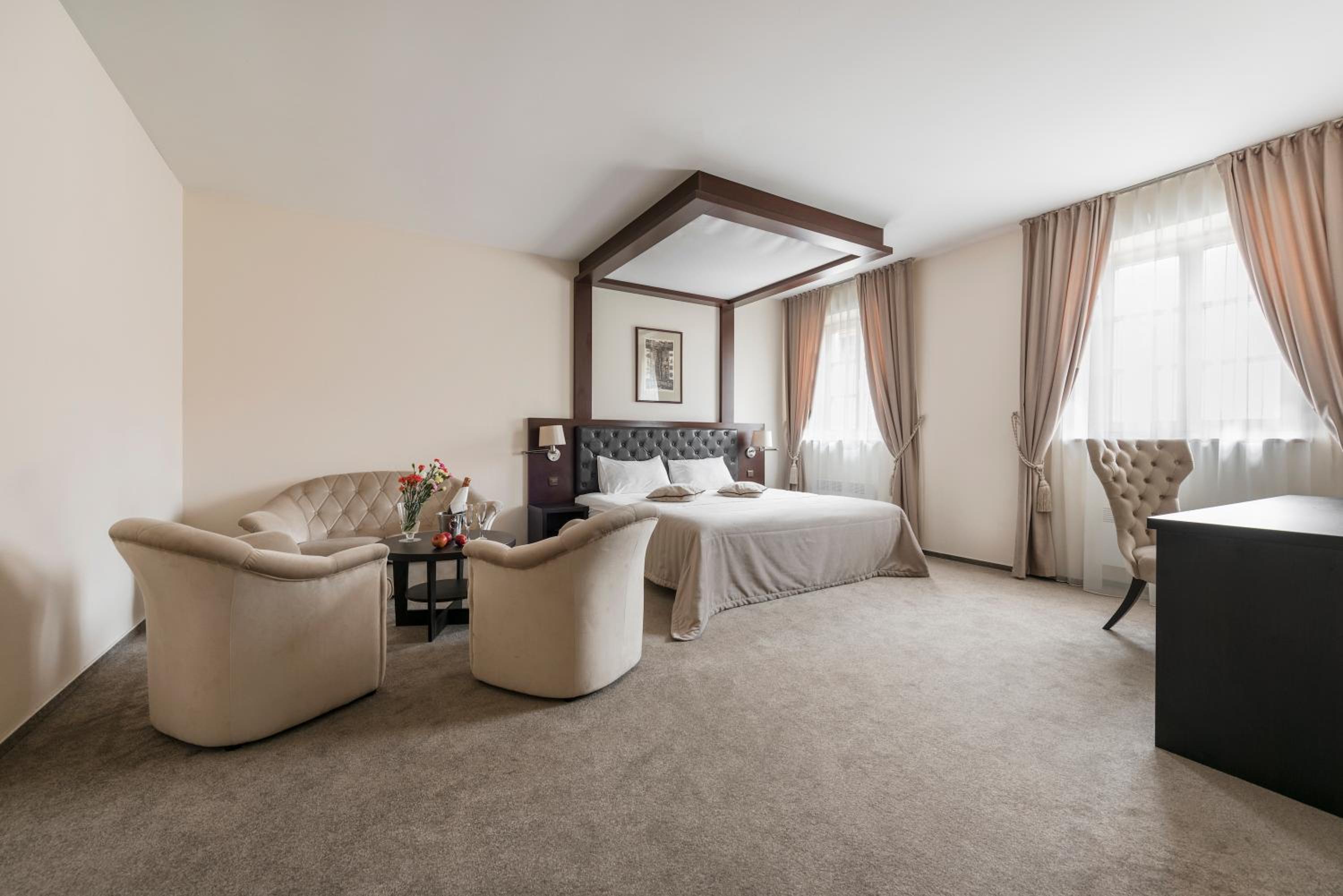 Suite - Photo 5