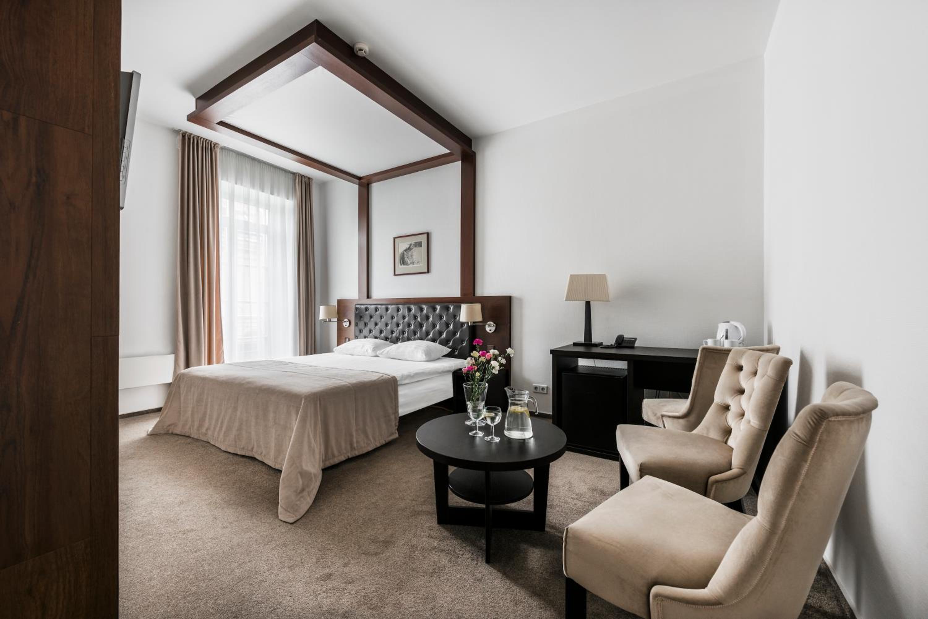 Standard Double Room - Photo 8