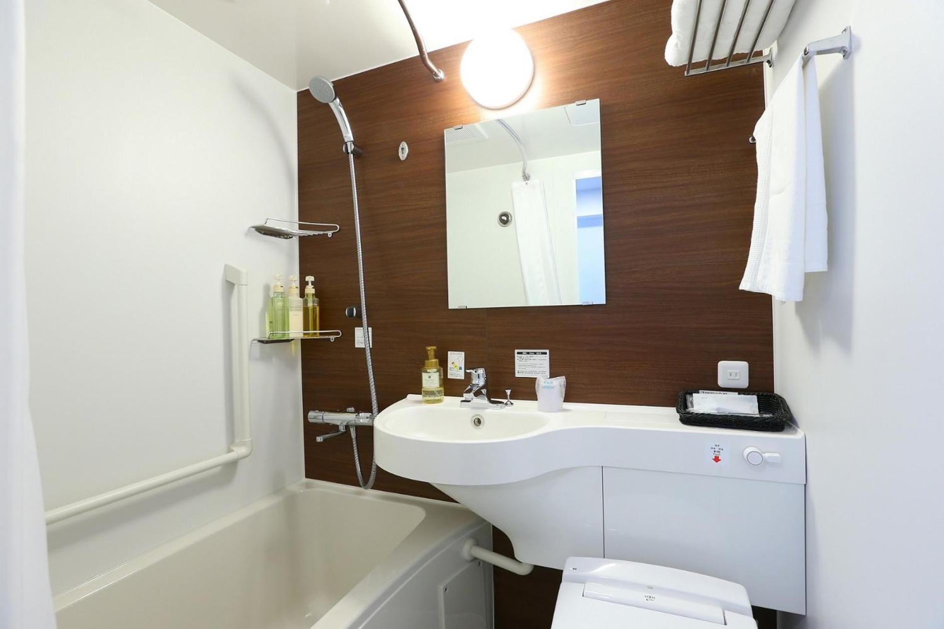 Double Room with Small Double Bed (2F-9F) - Non-Smoking photo 2