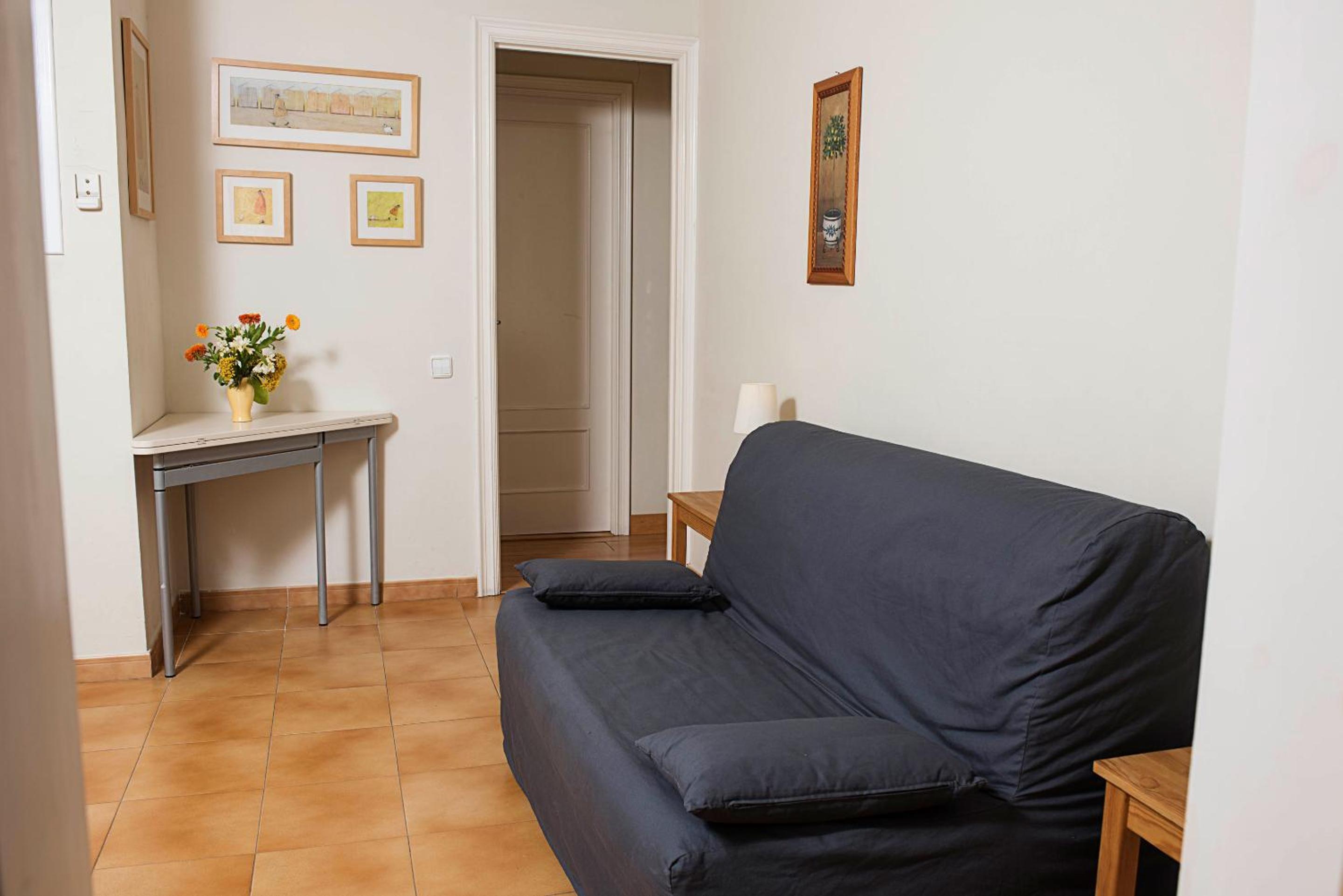 Studio/Suite Triple with Private Bathroom photo 3