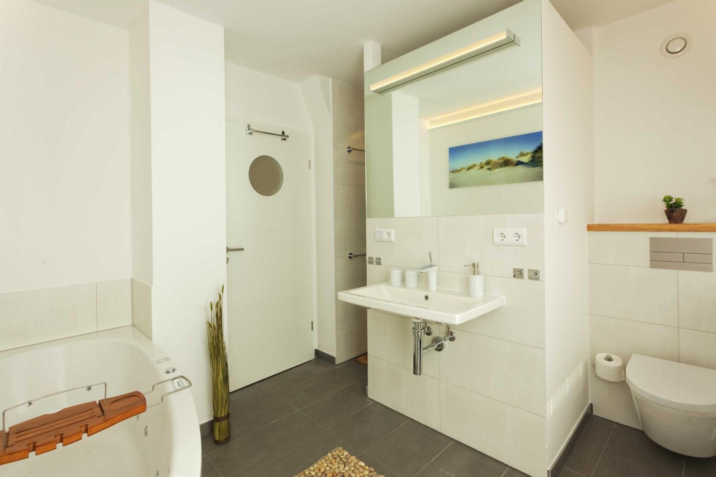 Three-Bedroom House photo 3