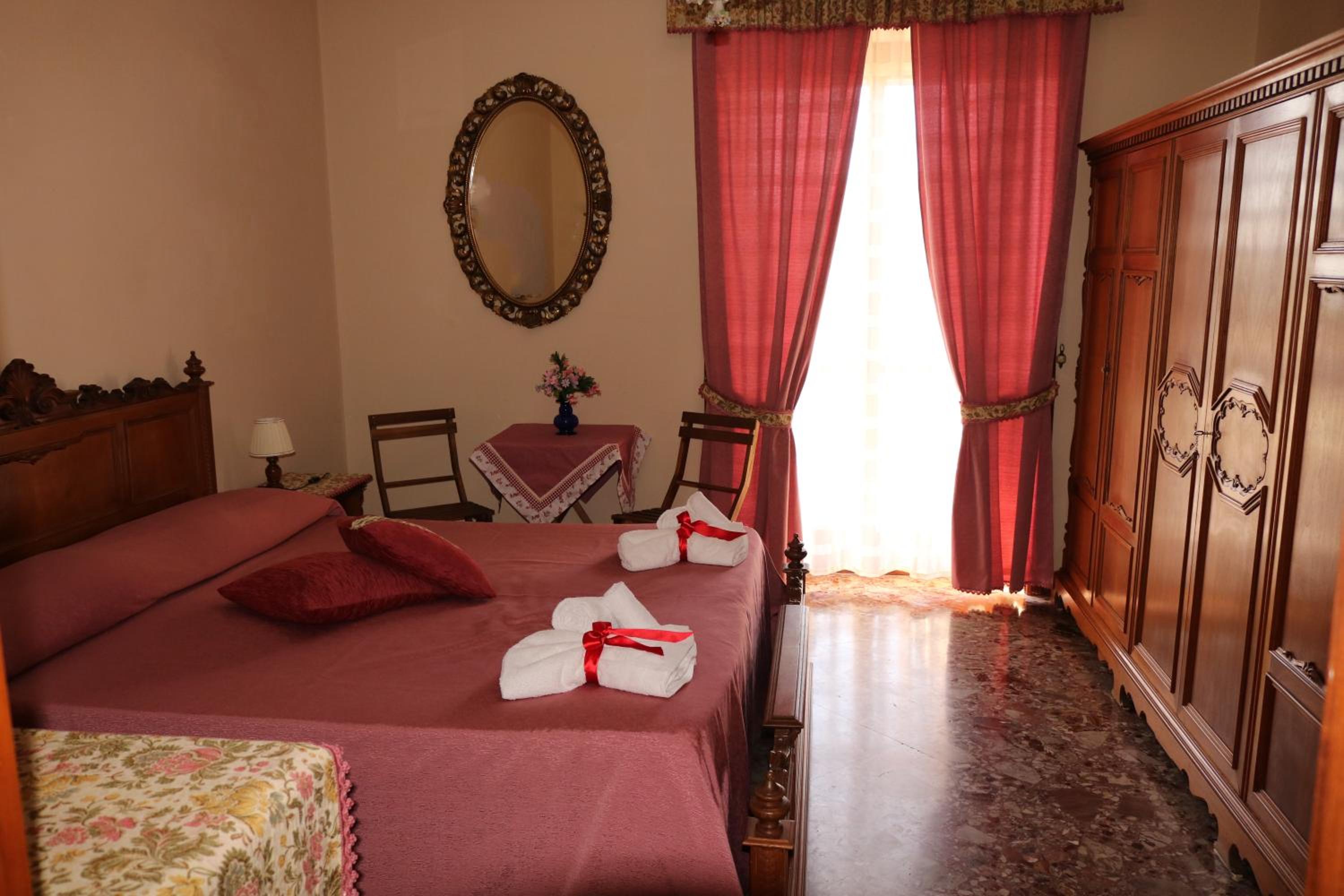 Quadruple Room with Private External Bathroom - Photo 1