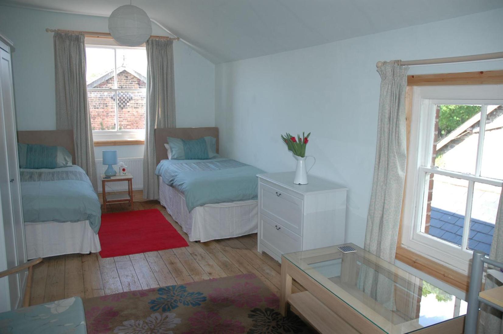 Large Twin Room photo 2