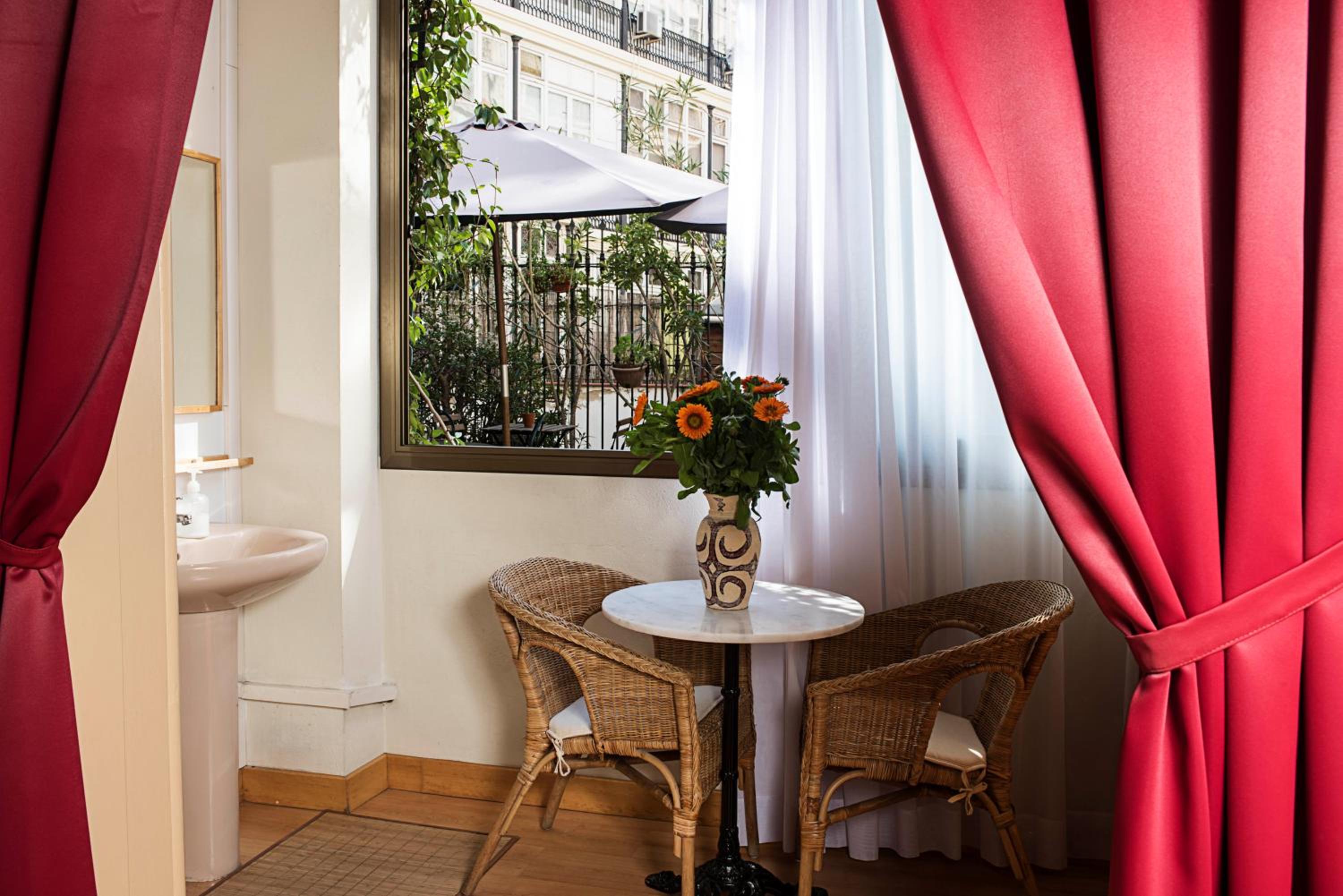 Superior Triple Room with Shared Bathroom photo 2