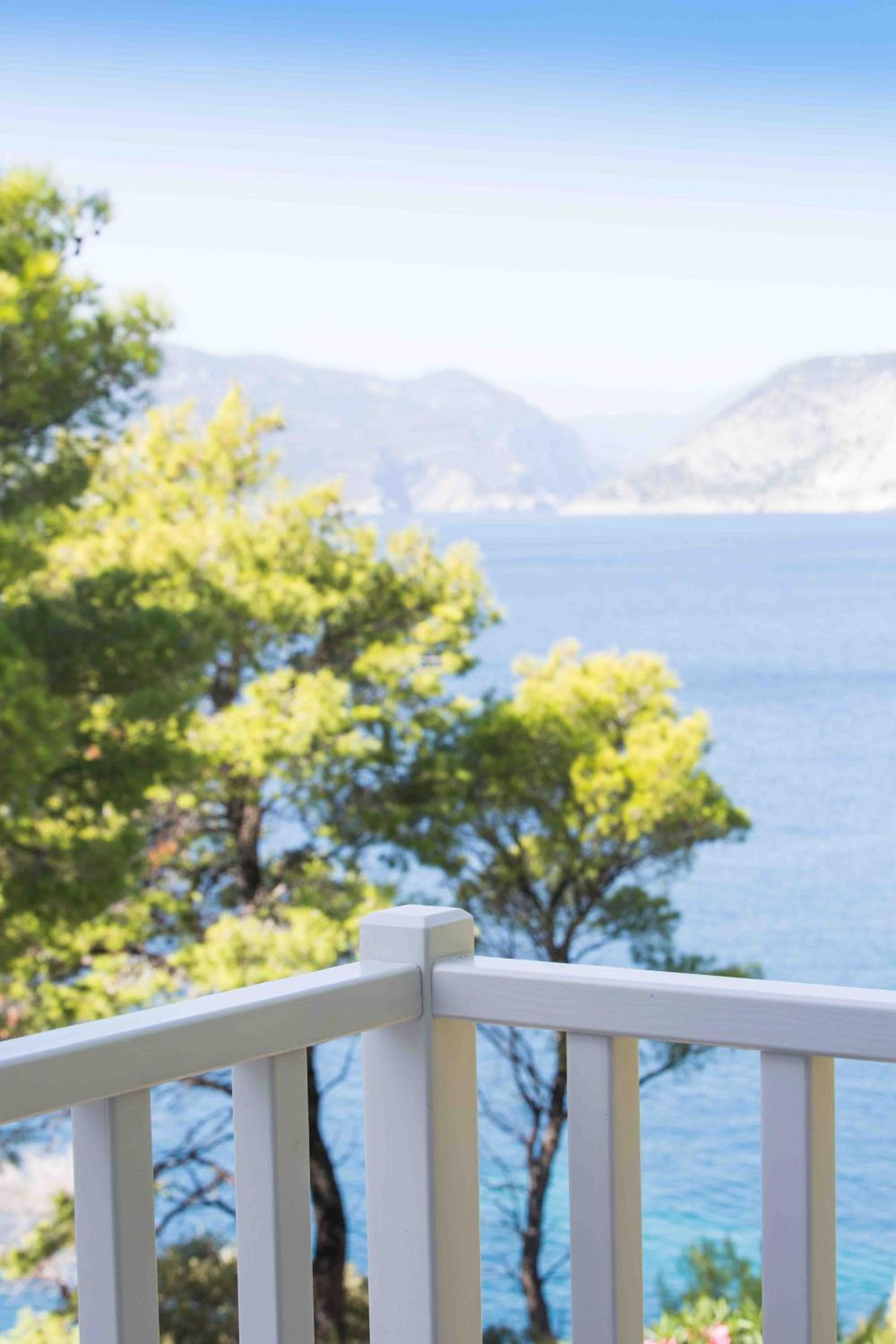 Deluxe Suite with Sea View photo 3