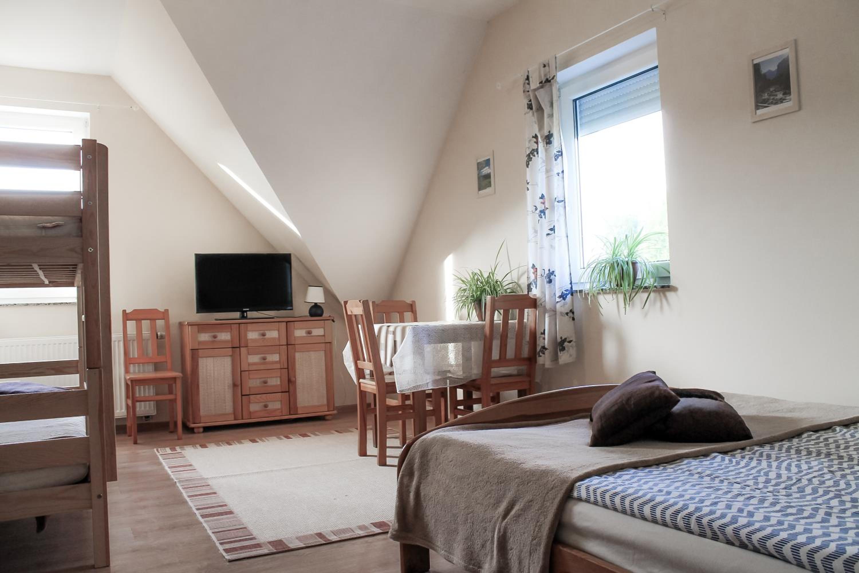 Quadruple Room with Private Bathroom photo 3
