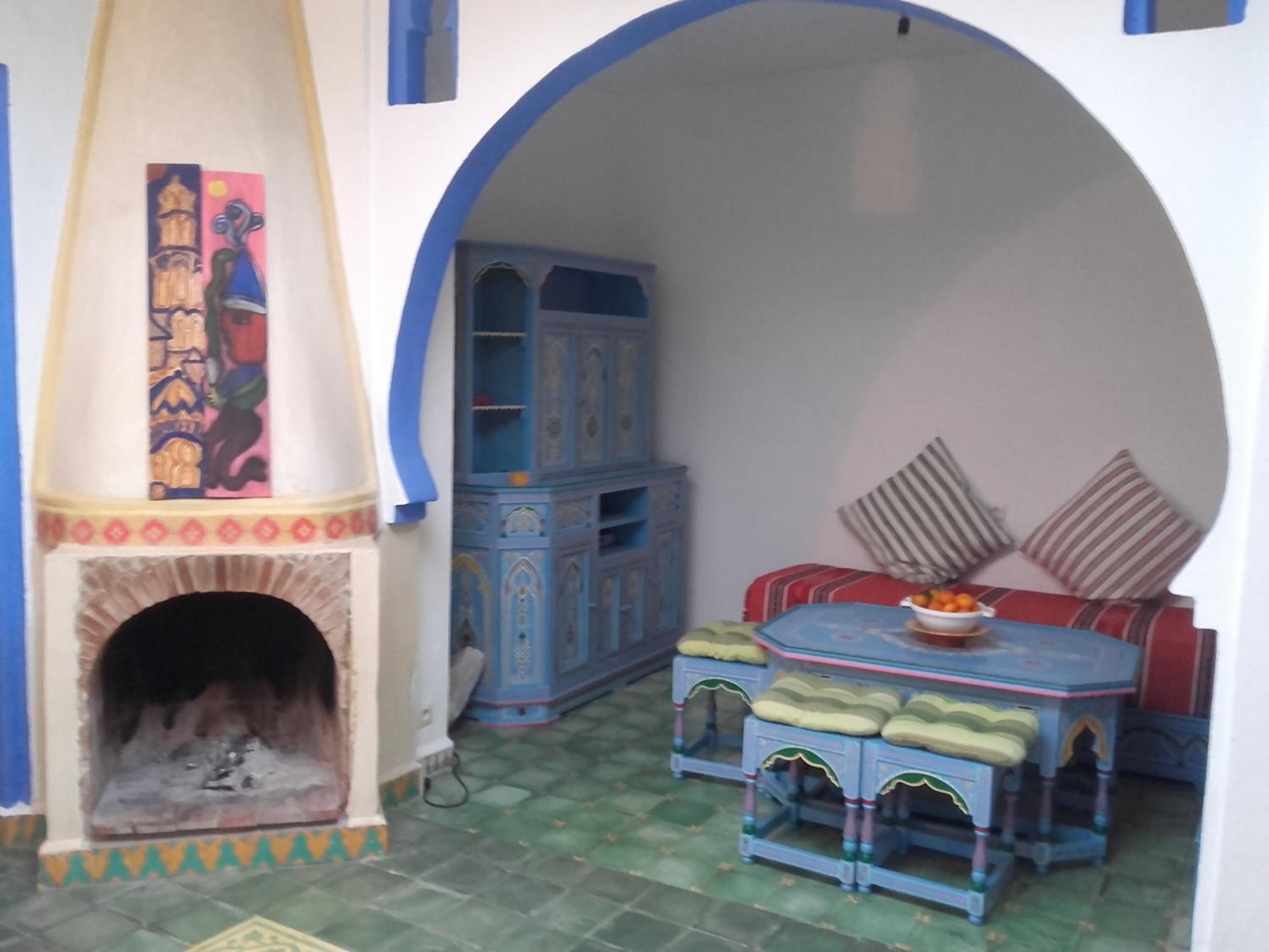 Apartment with Terrace - Photo 7