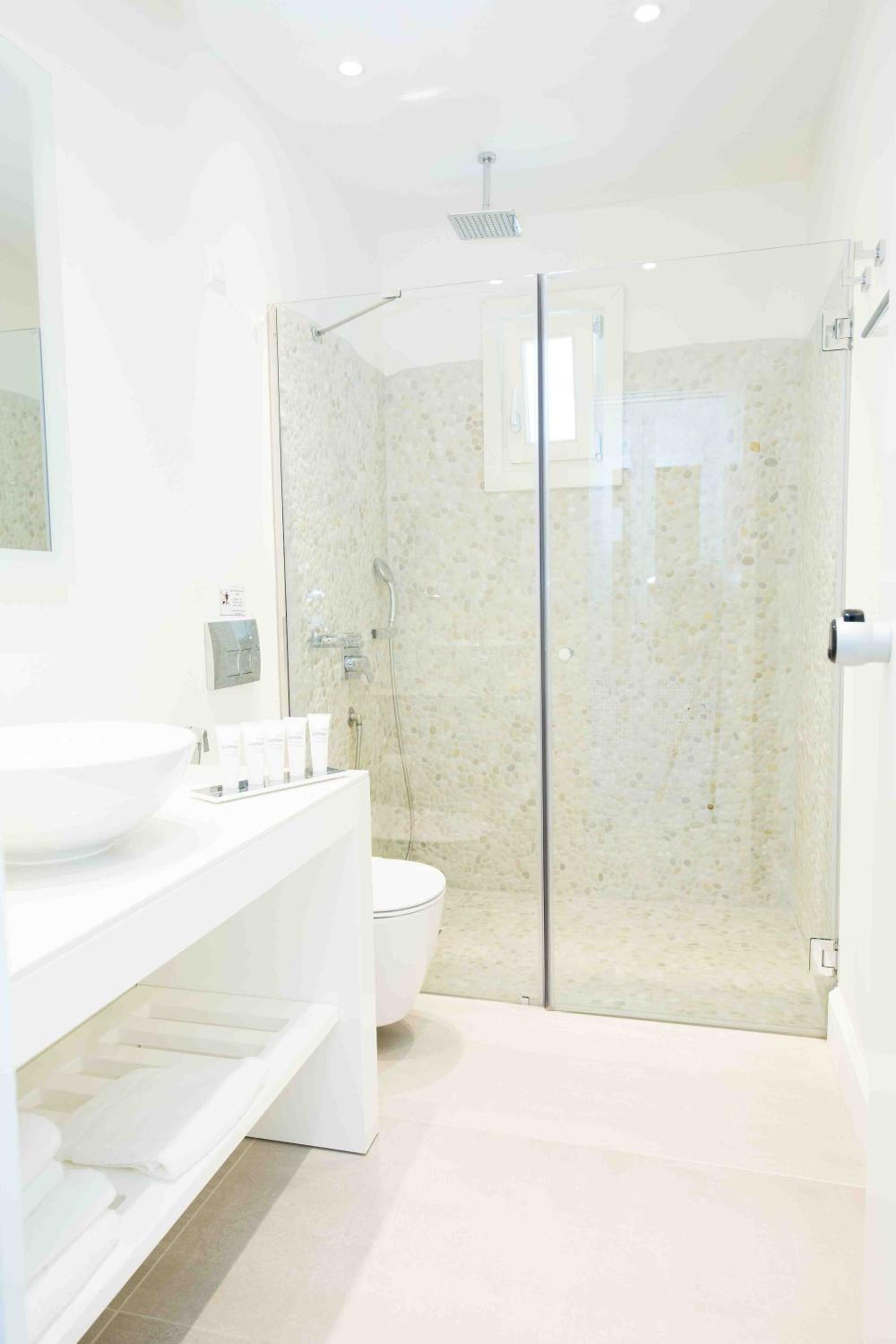 Deluxe Junior Suite photo 3