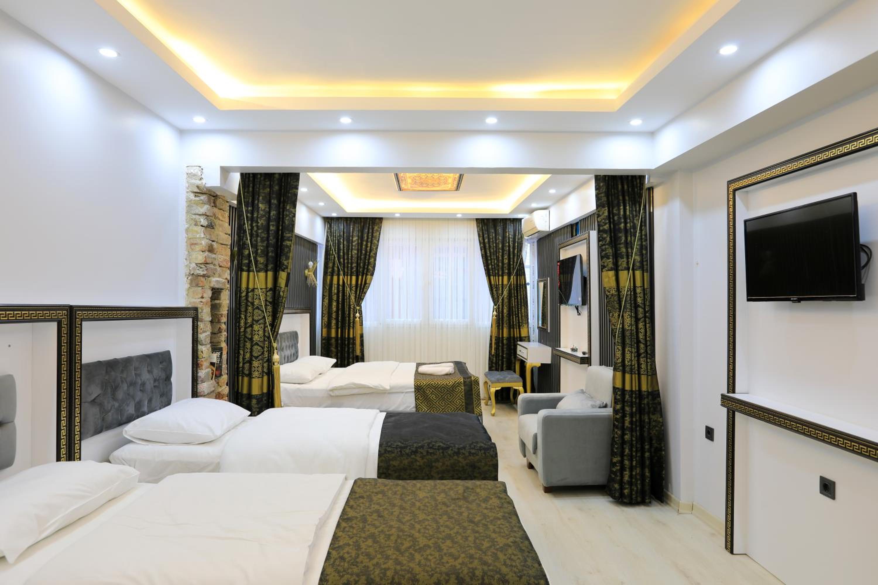 Triple Room with Private Bathroom photo 1