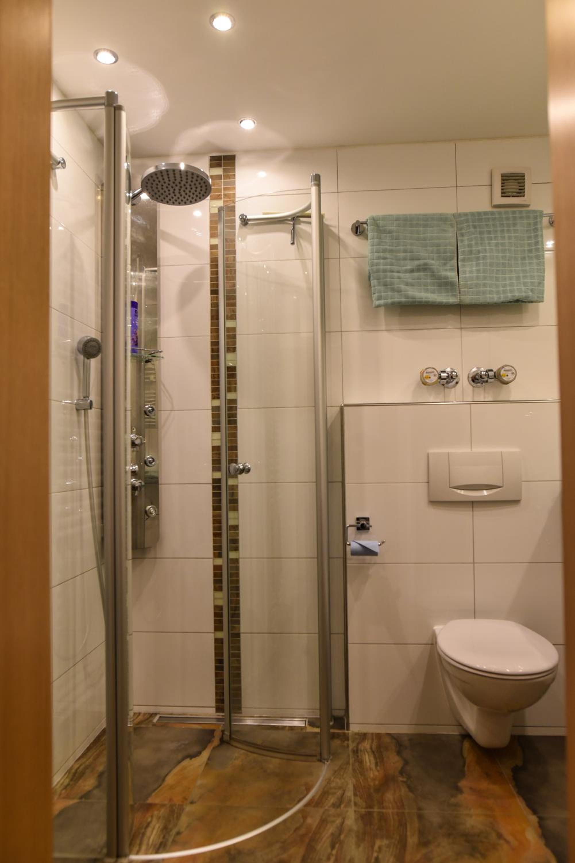 Deluxe Studio Apartment - no pets allowed  photo 3