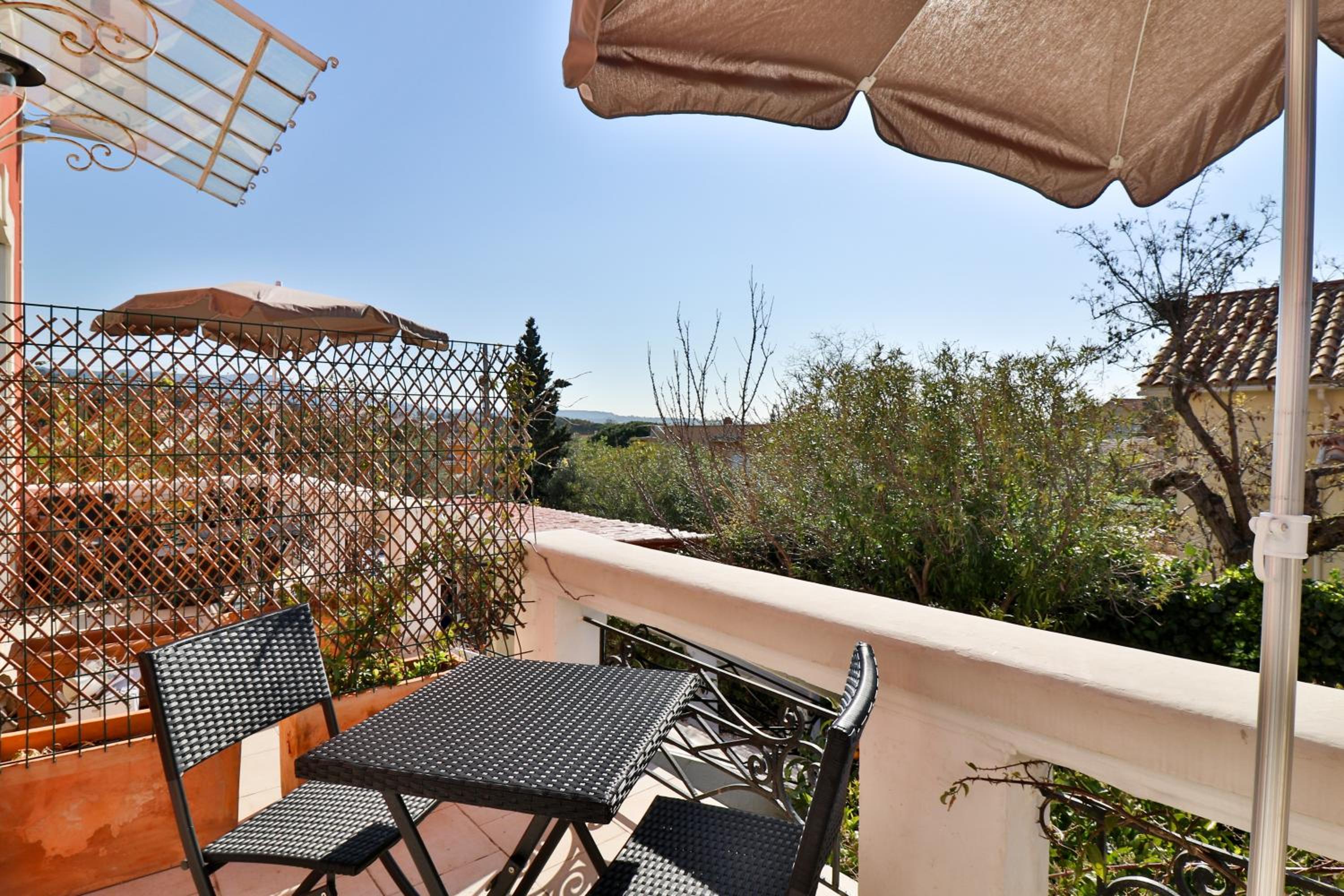 Triple Room with Terrace photo 2