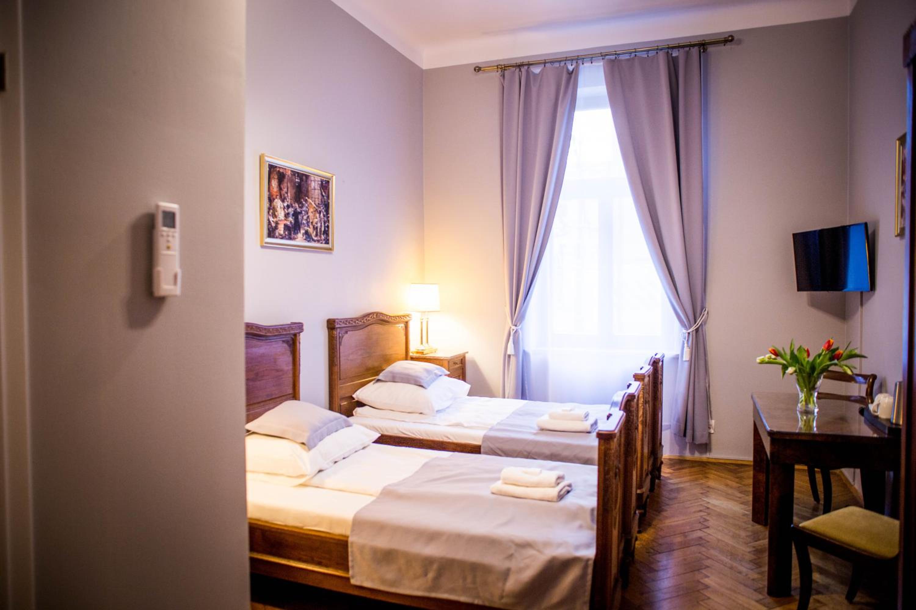 Twin Room - Photo 1
