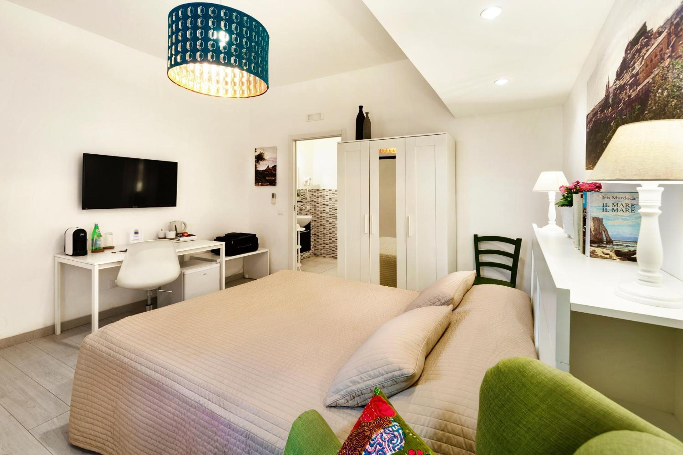 Double Room with Private Bathroom photo 3
