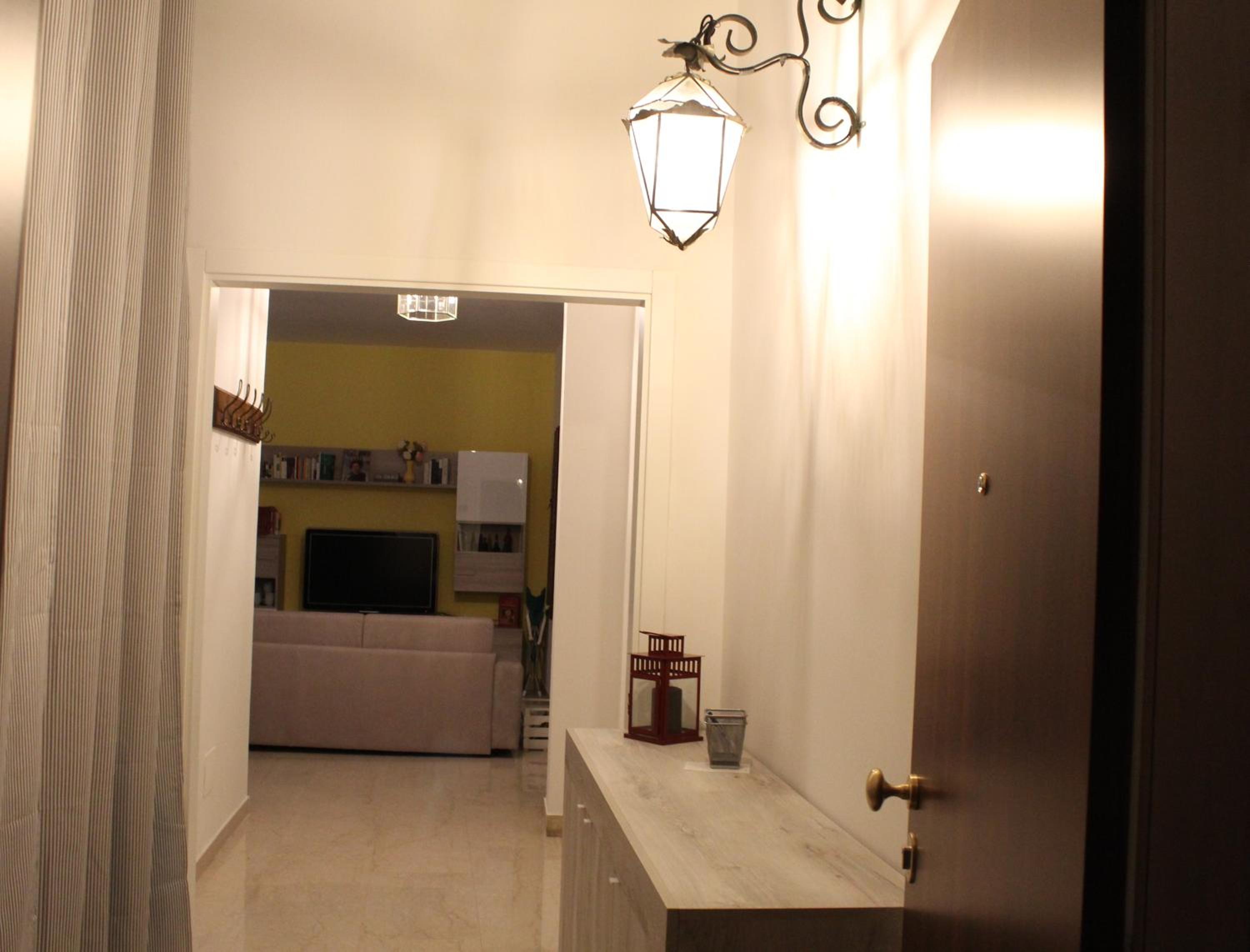 Two-Bedroom Apartment - Photo 9
