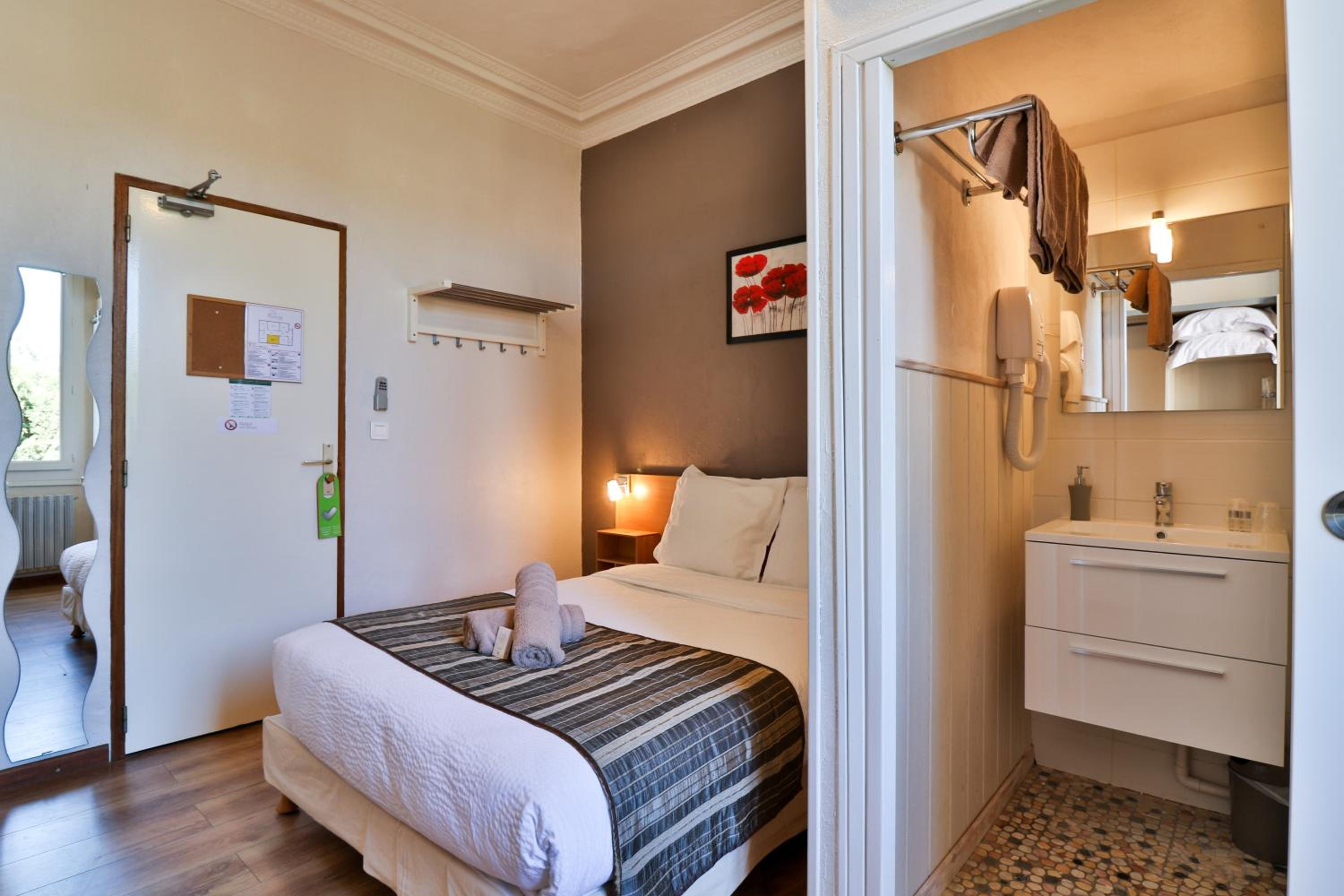 Standard Double Room photo 2