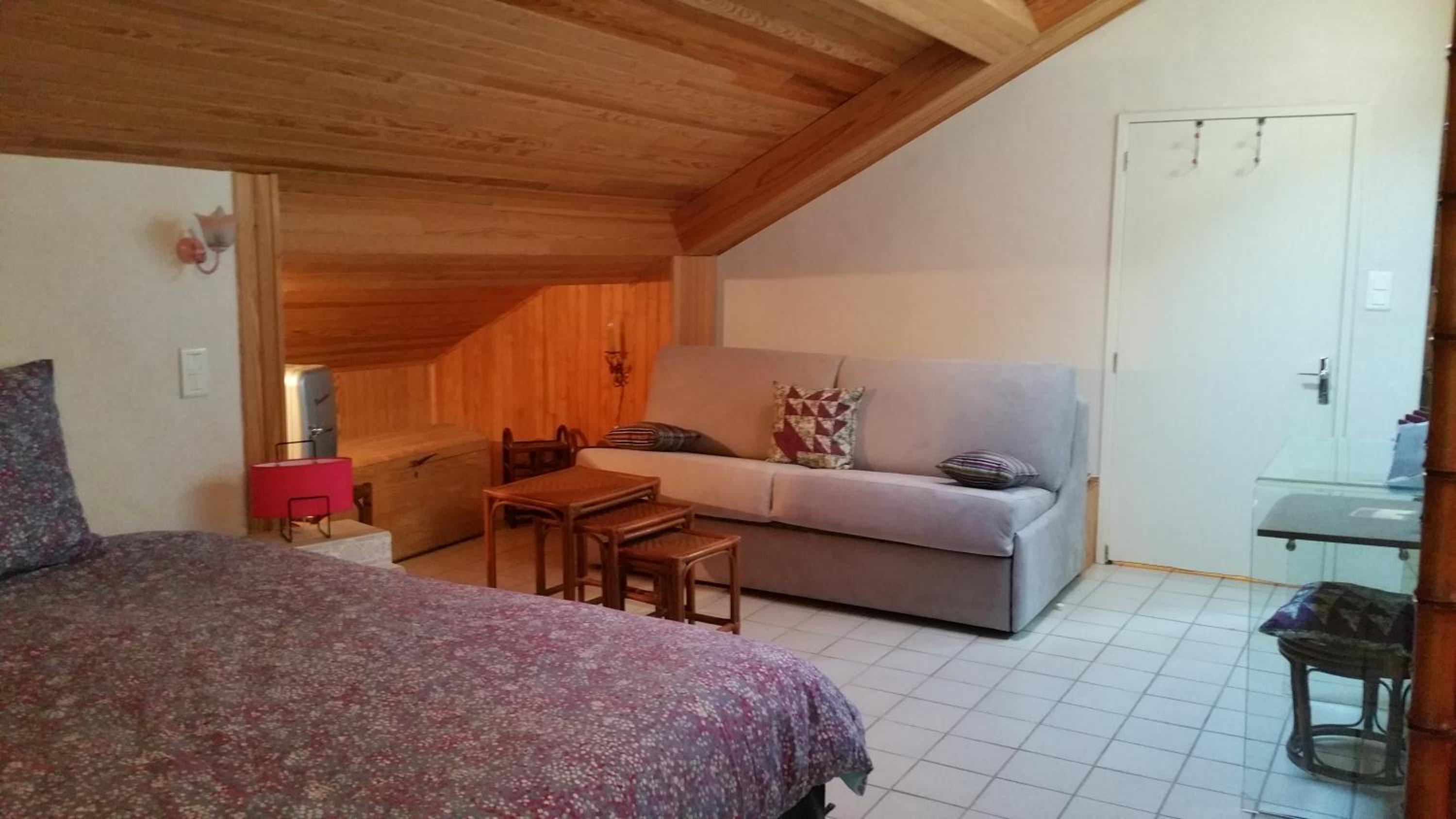 Family Room with Private Bathroom - Photo 6