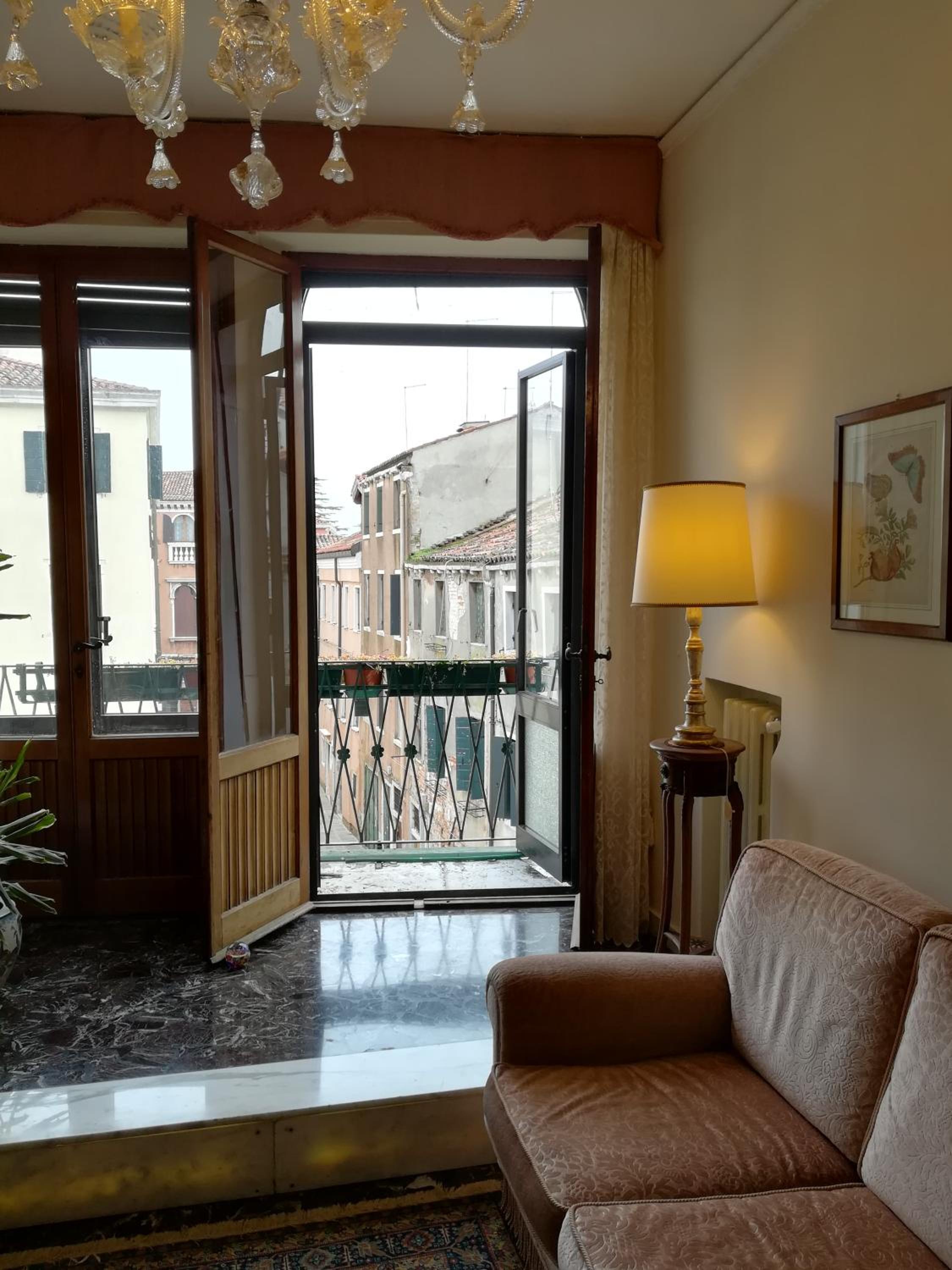 Apartment photo 2
