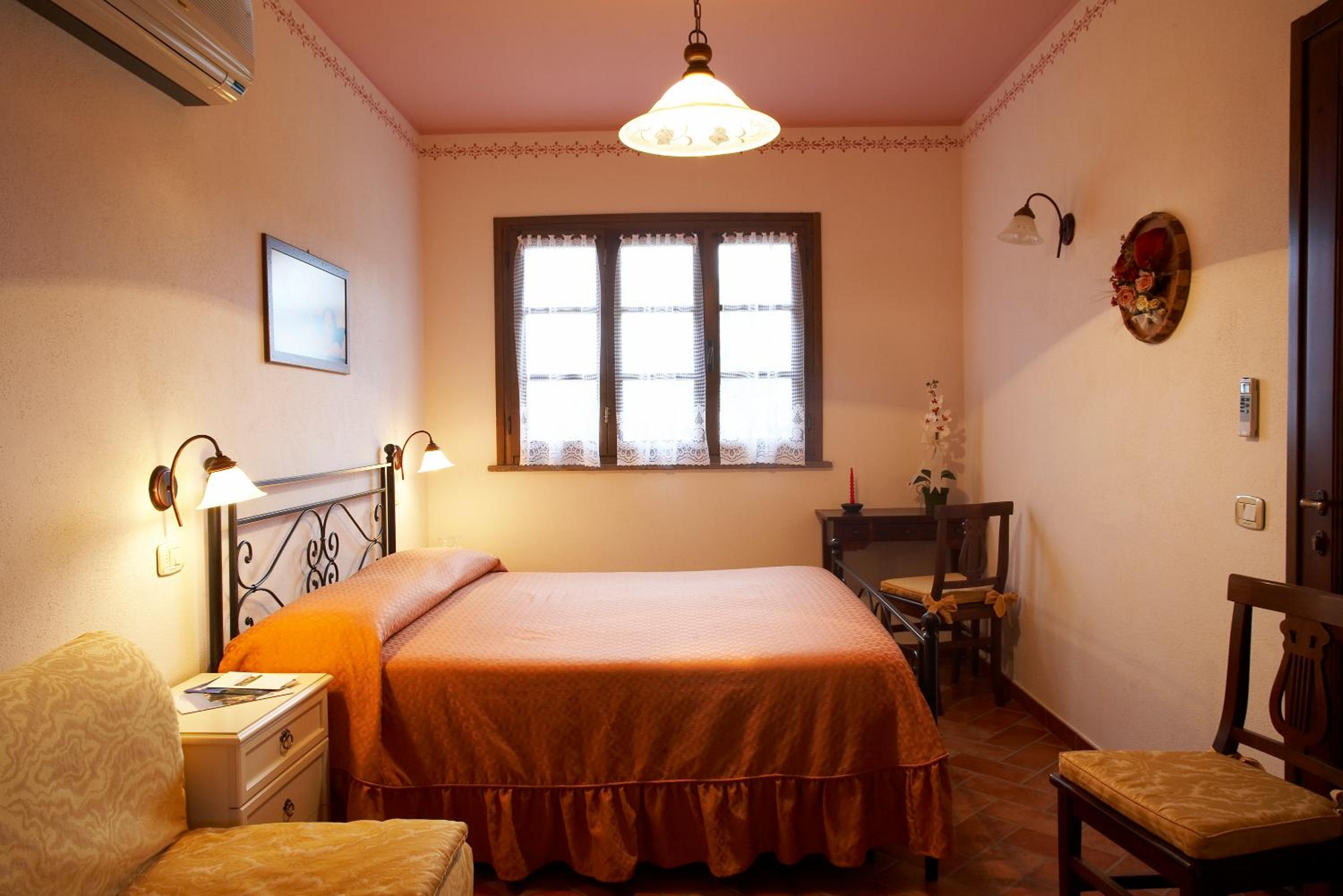 Double Room - Photo 1