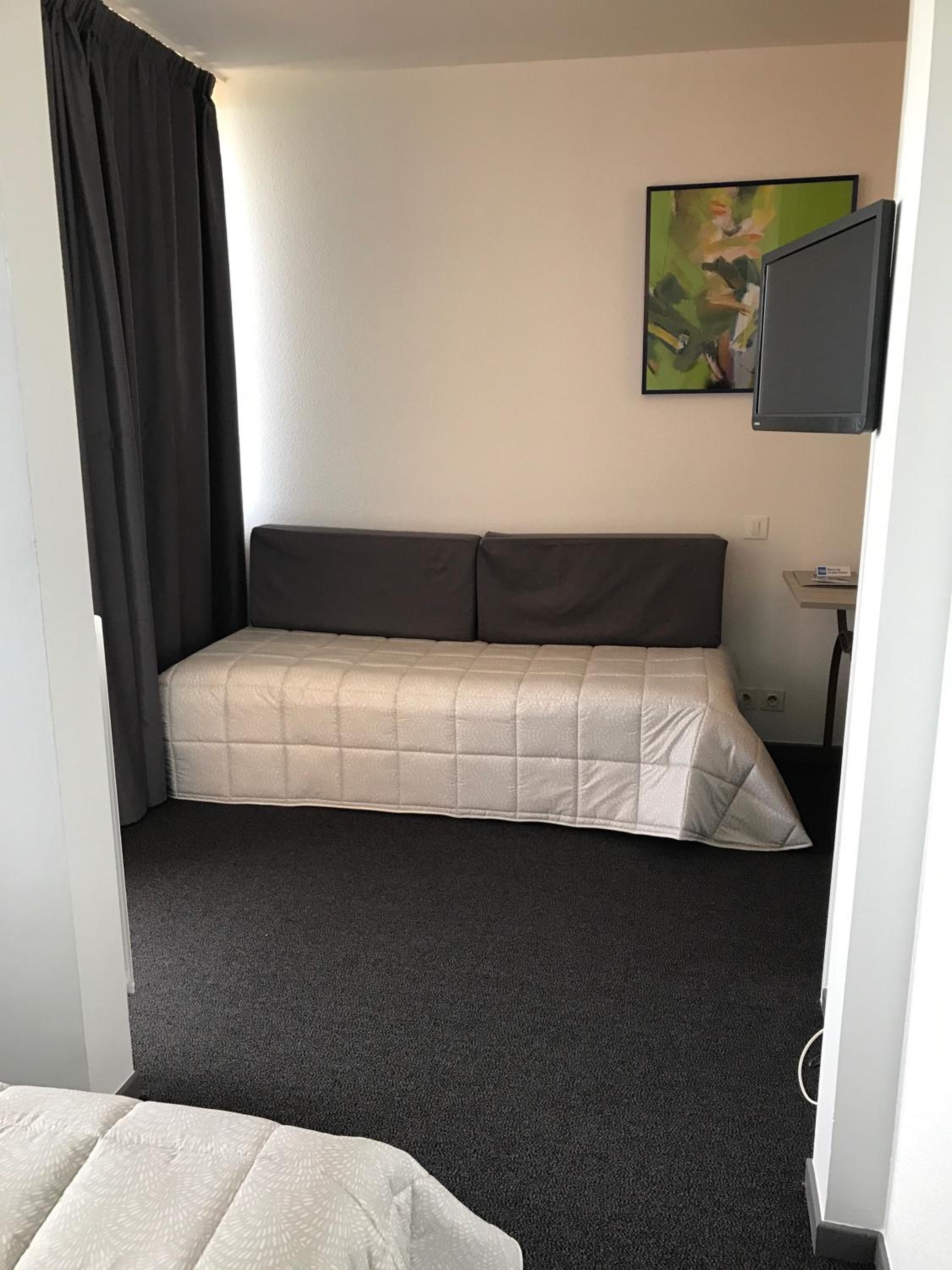 Twin Room - Photo 4