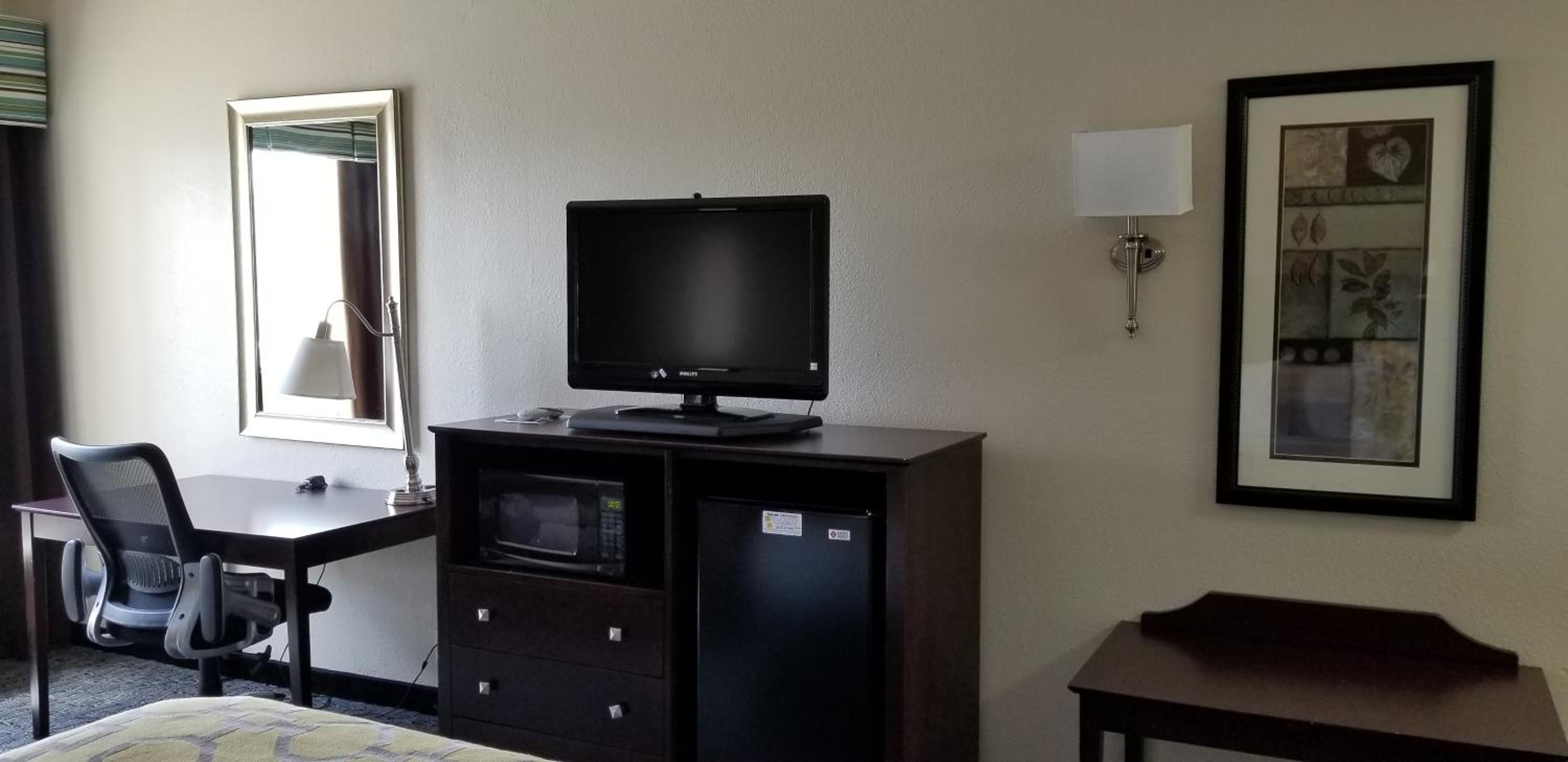King Room - Non-Smoking - Photo 3
