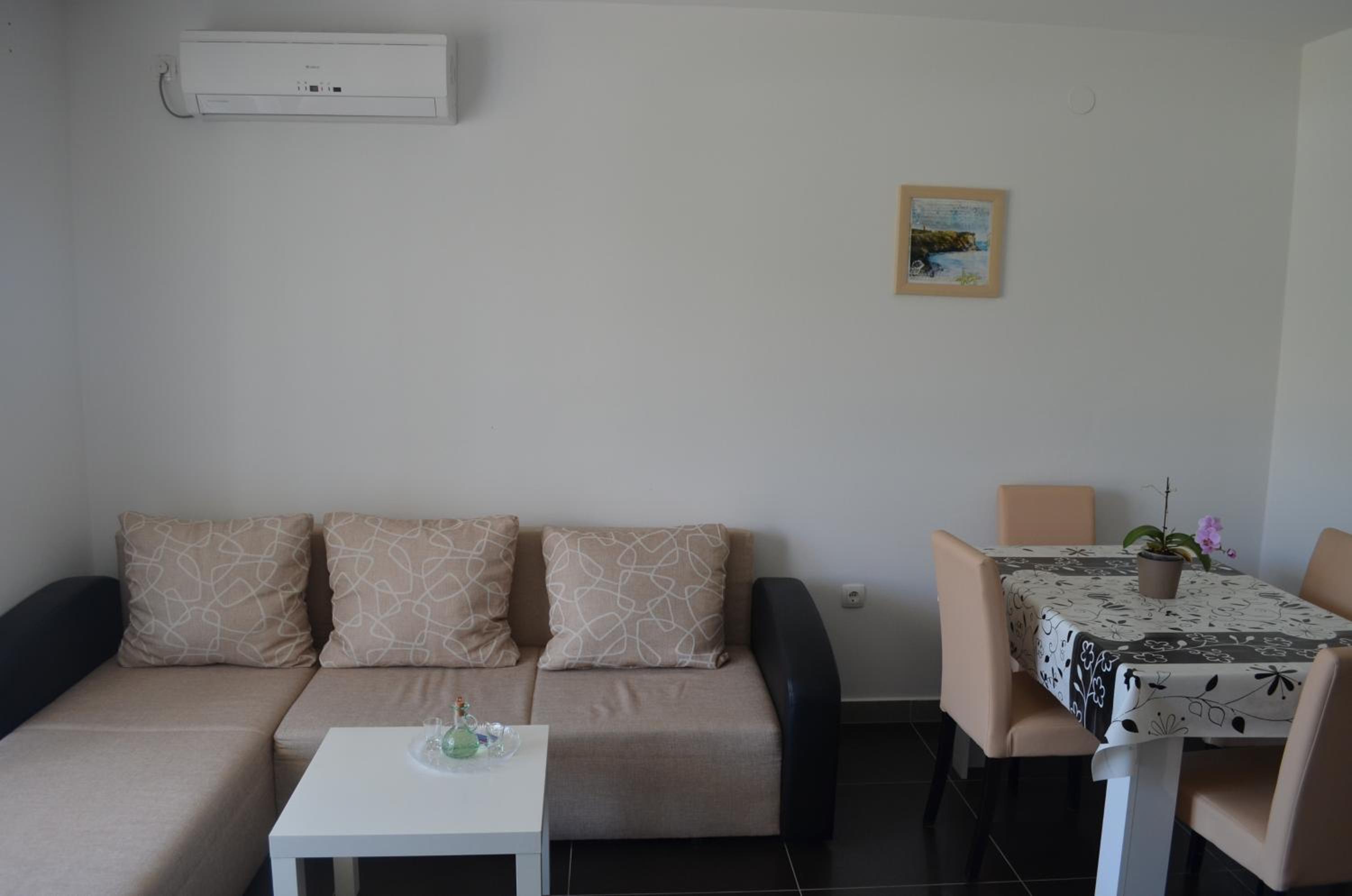 One-Bedroom Apartment With Balcony And Sea View