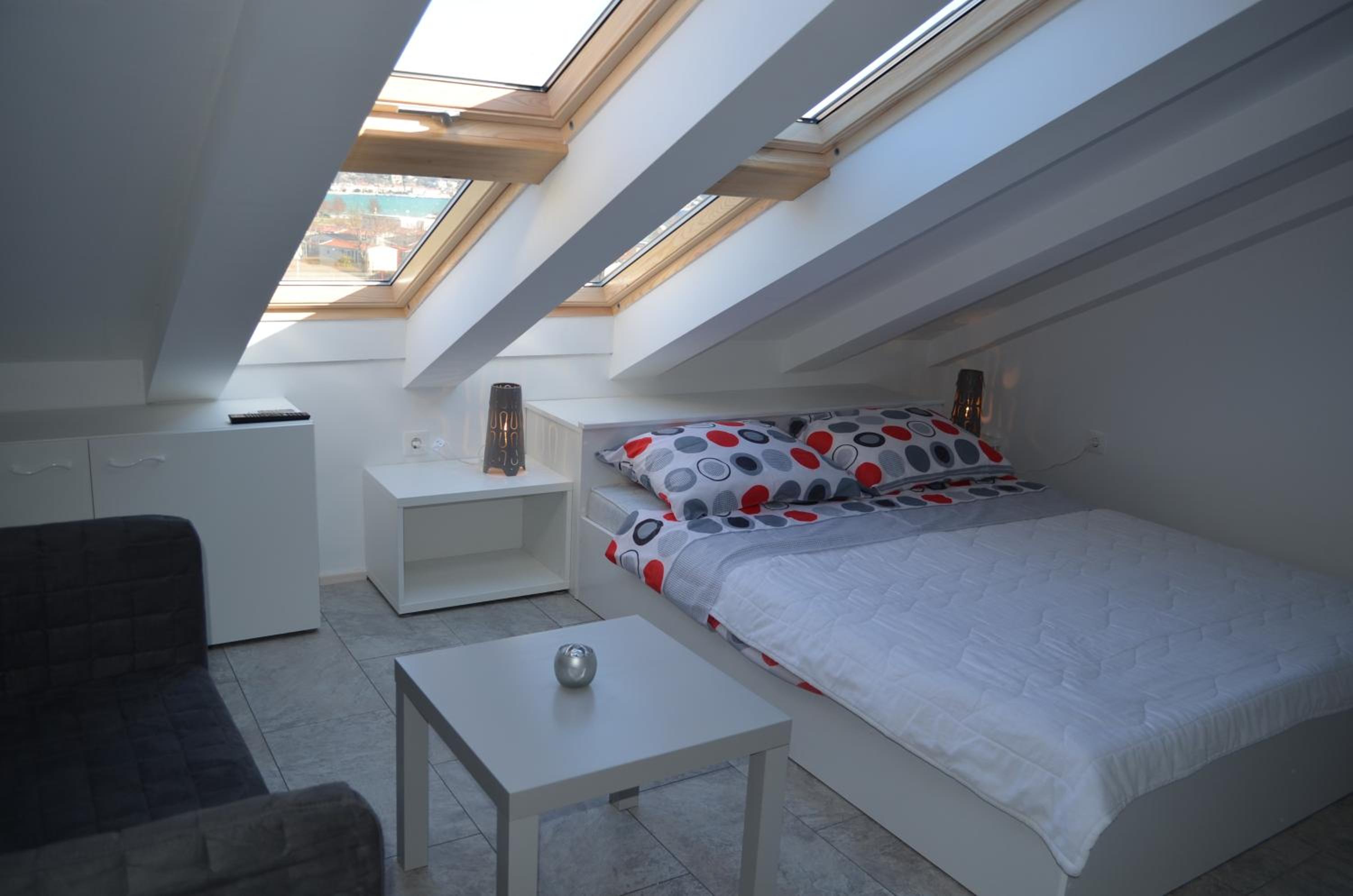 Studio Apartment With Sea View - Attic