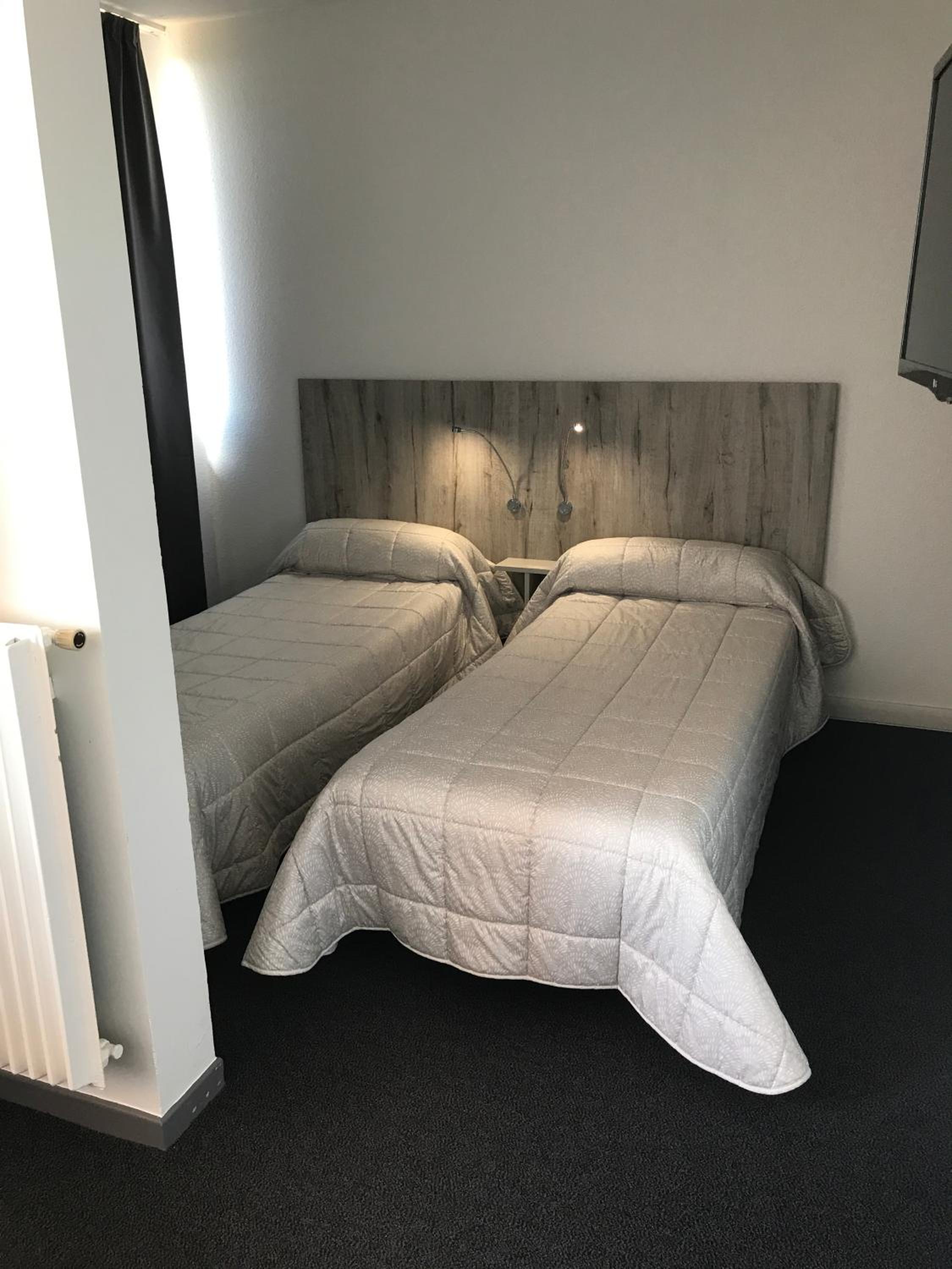 Twin Room - Photo 6