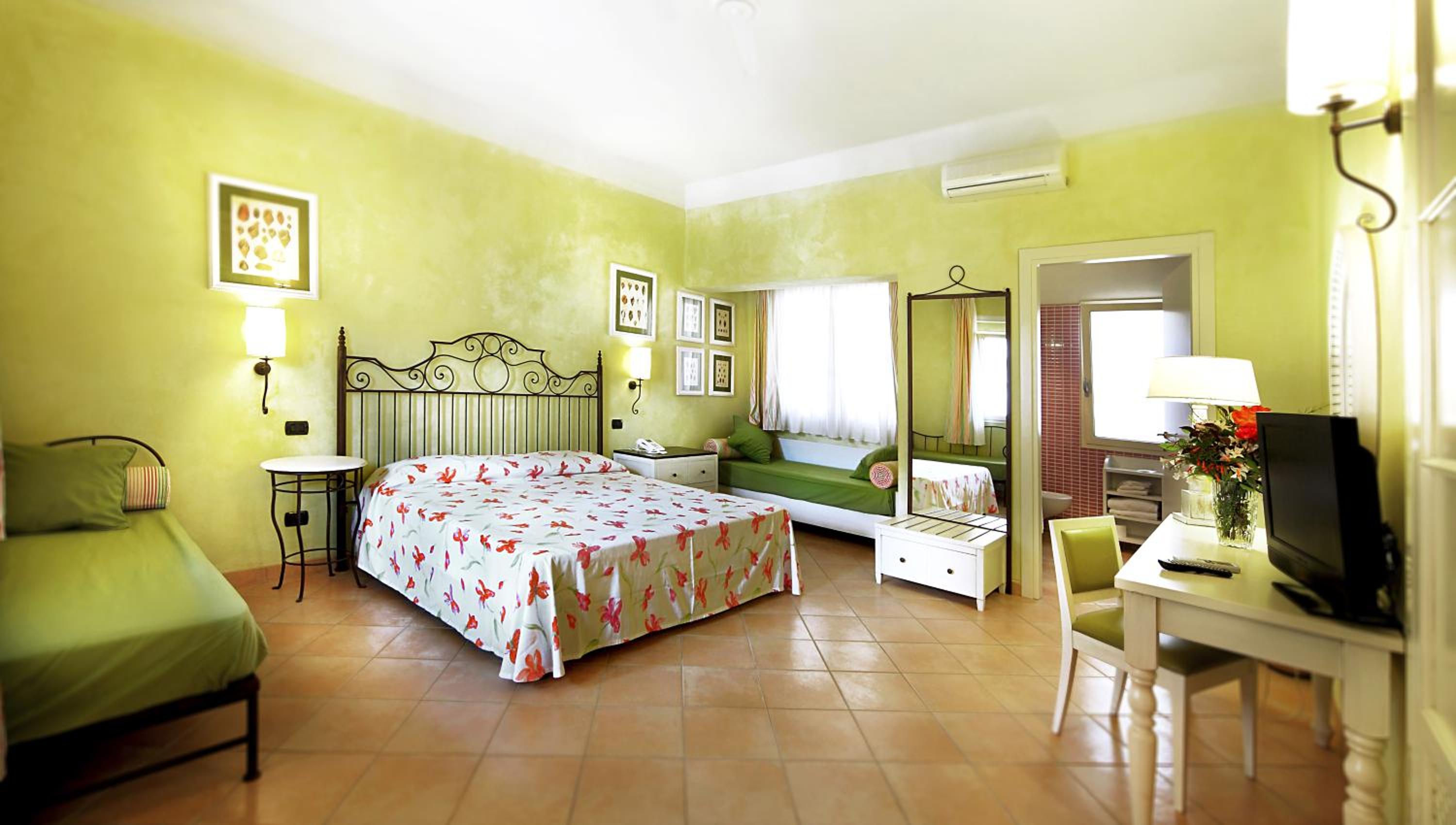 Superior Triple Room photo 2