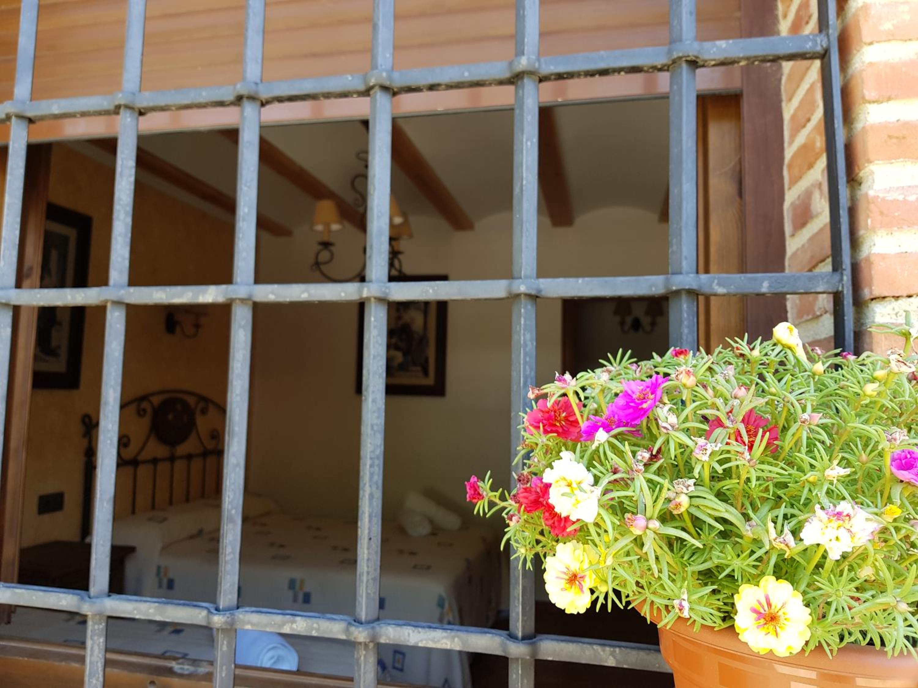 Two-Bedroom House - Photo 3