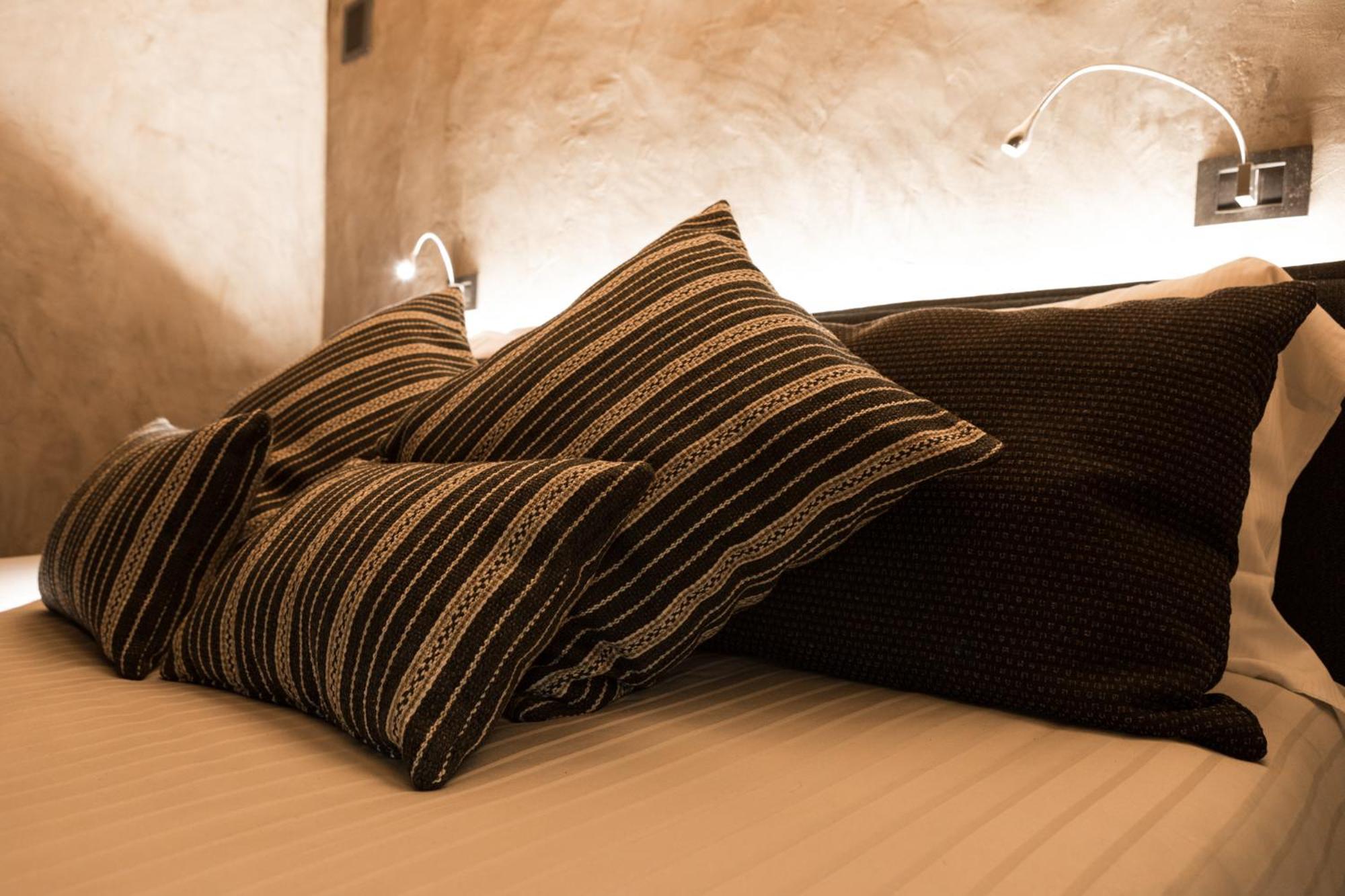 King Suite with Spa Bath - Photo 11