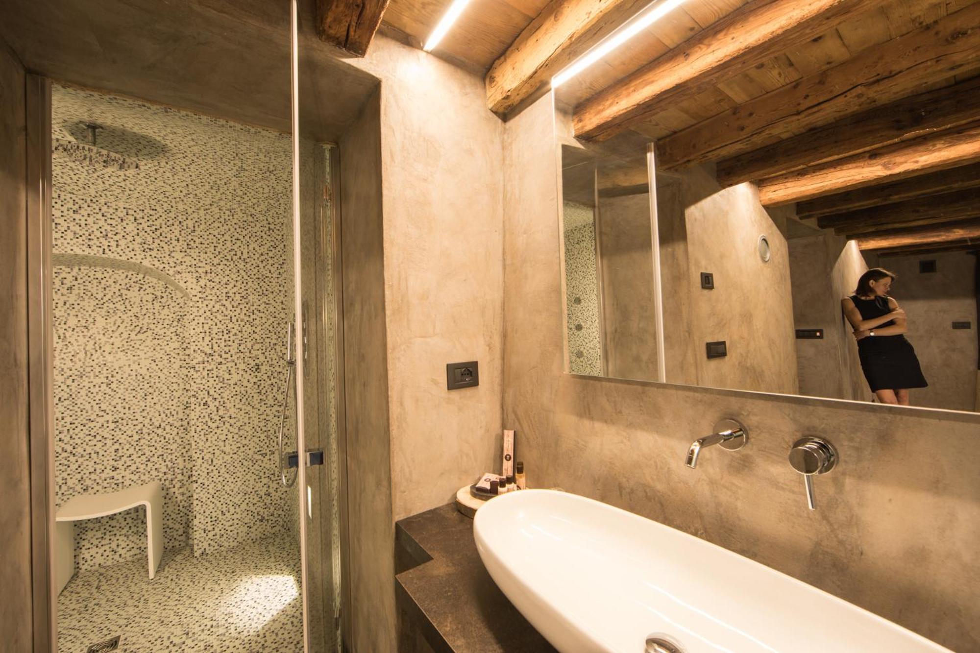 King Suite with Spa Bath - Photo 4