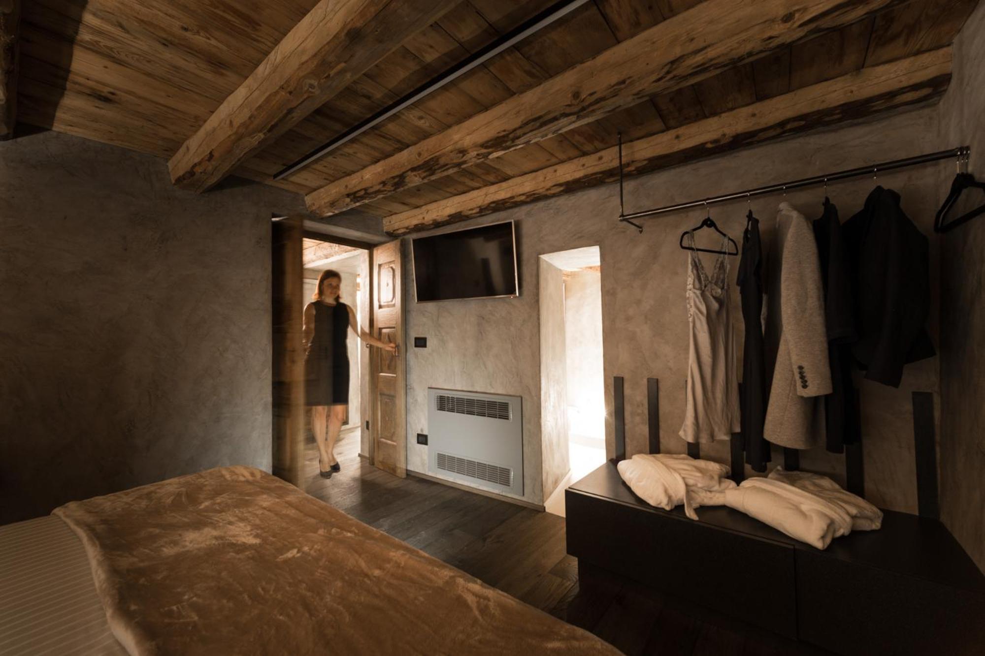 King Suite with Spa Bath - Photo 2