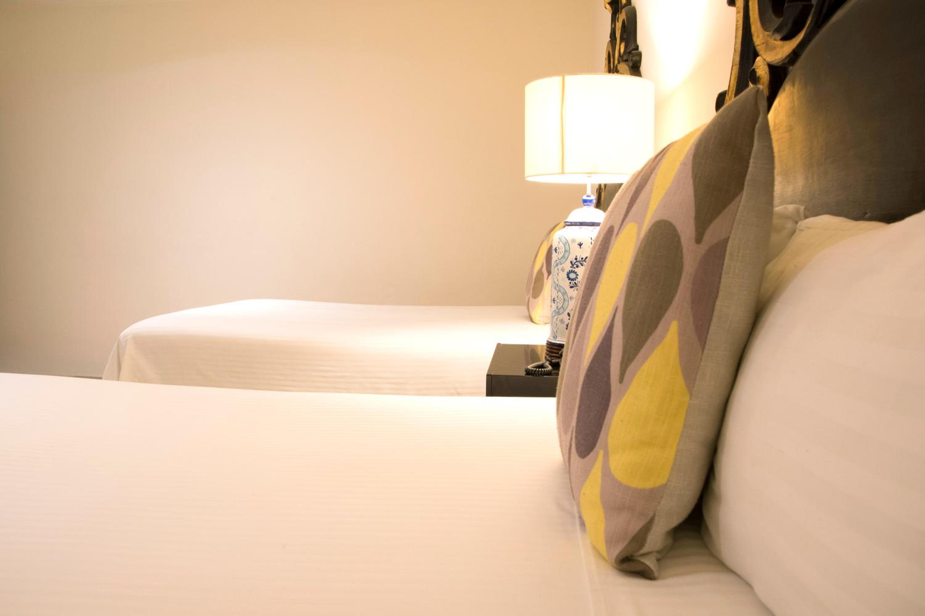 Double Room with Two Double Beds - Photo 11