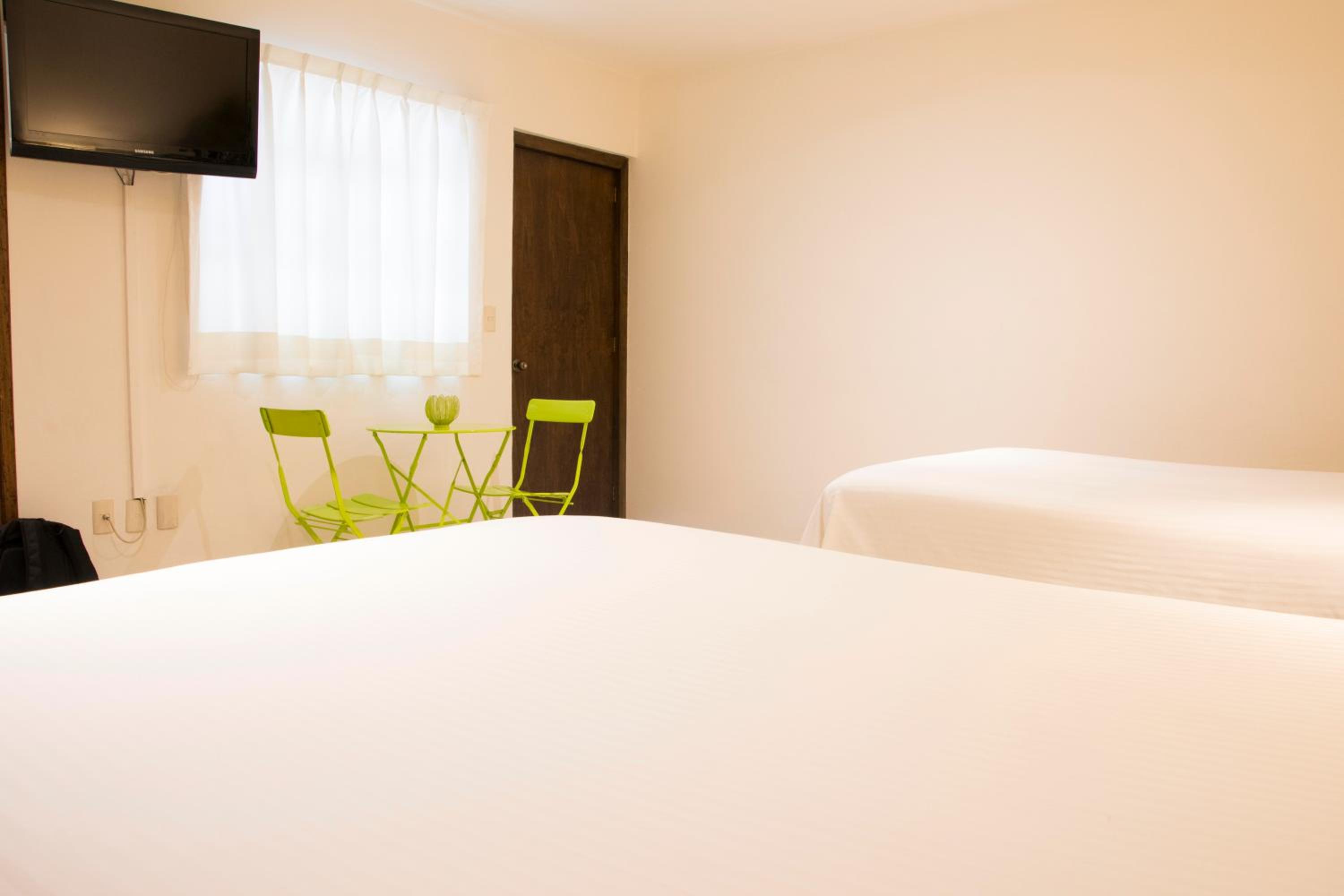 Double Room with Two Double Beds - Photo 9