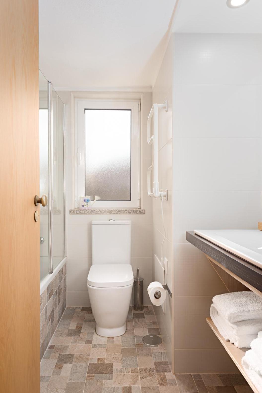 Double Room - Photo 4