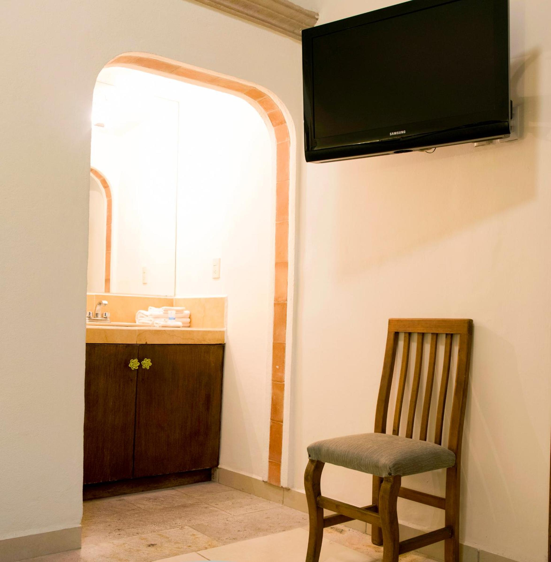 Double Room - Photo 9