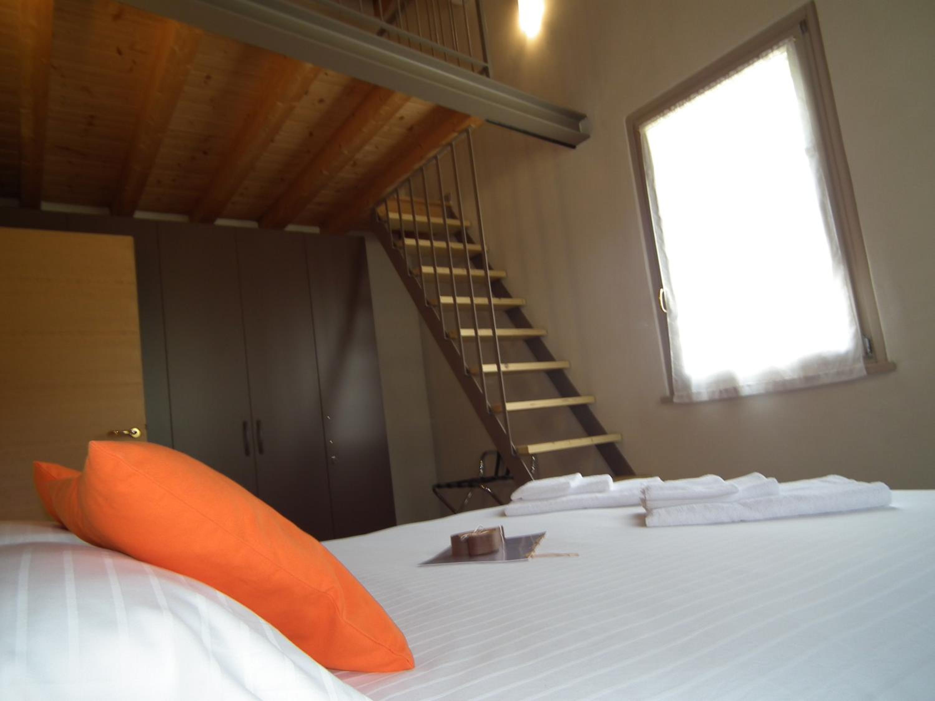One-Bedroom Apartment - Split Level photo 1